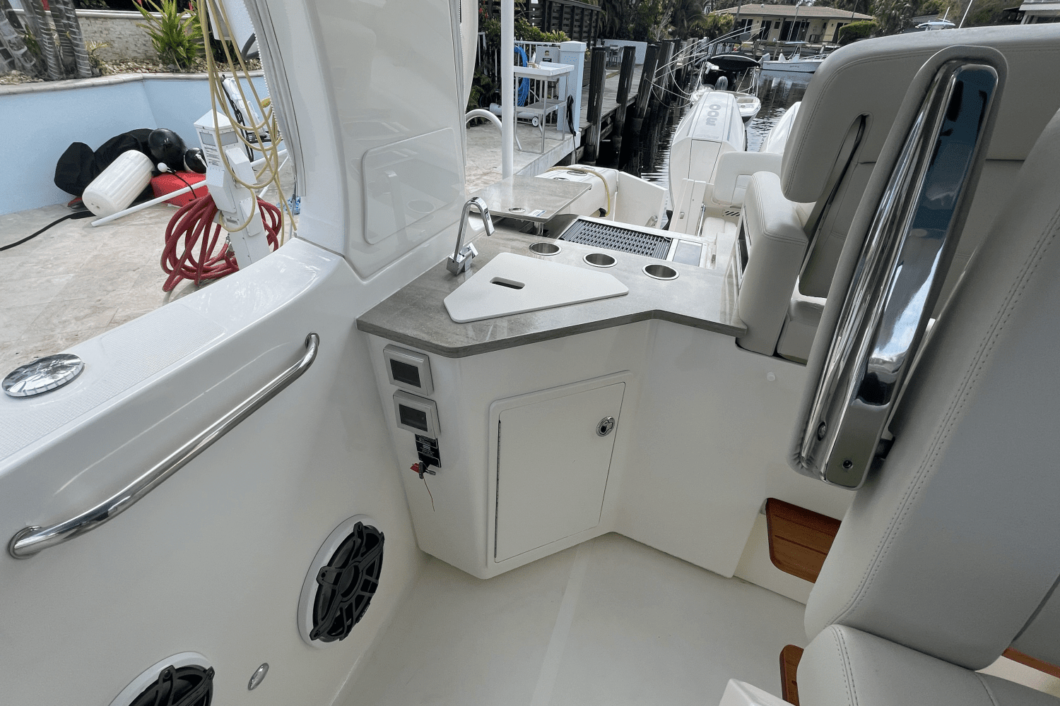 2022 Boston Whaler 350 REALM Image Thumbnail #28