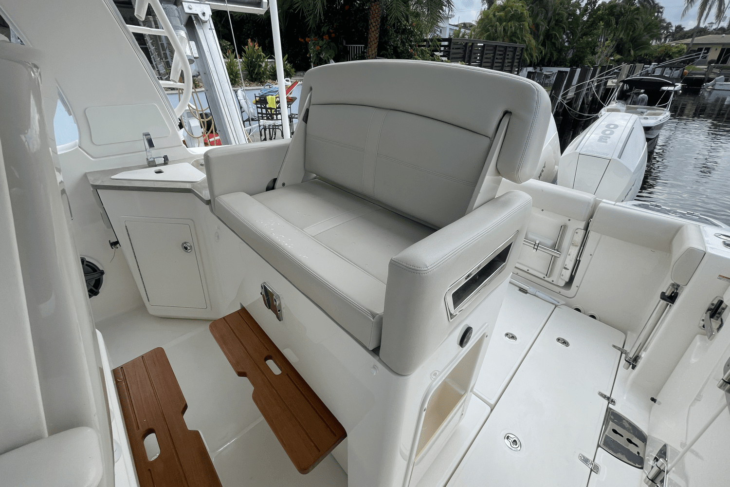 2022 Boston Whaler 350 REALM Image Thumbnail #41