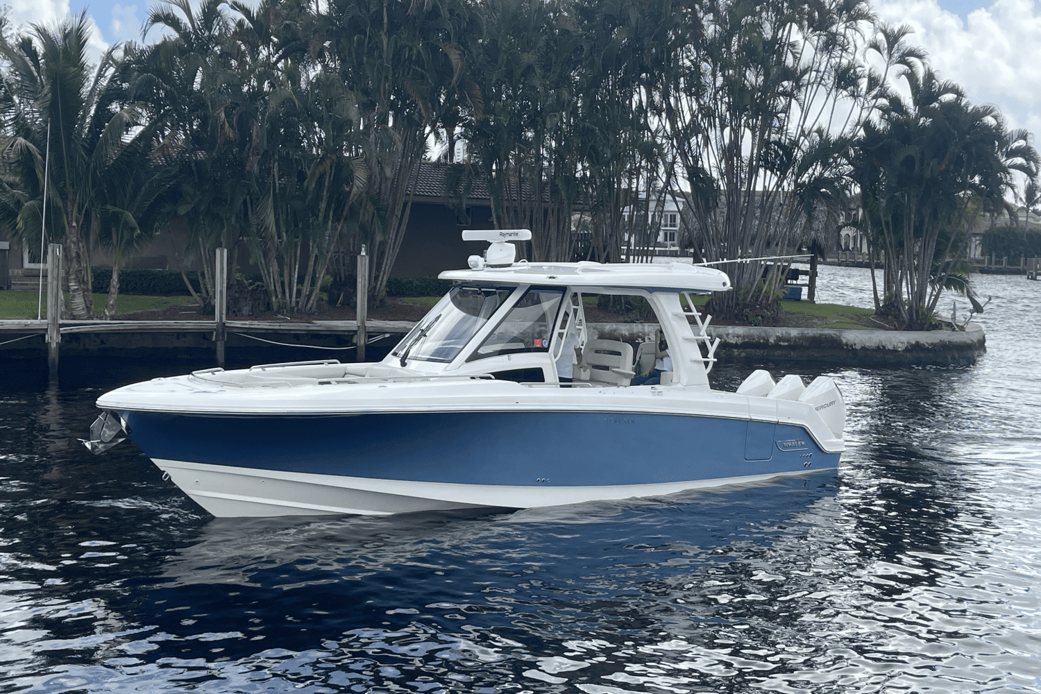 2022 Boston Whaler 350 REALM Image Thumbnail #1