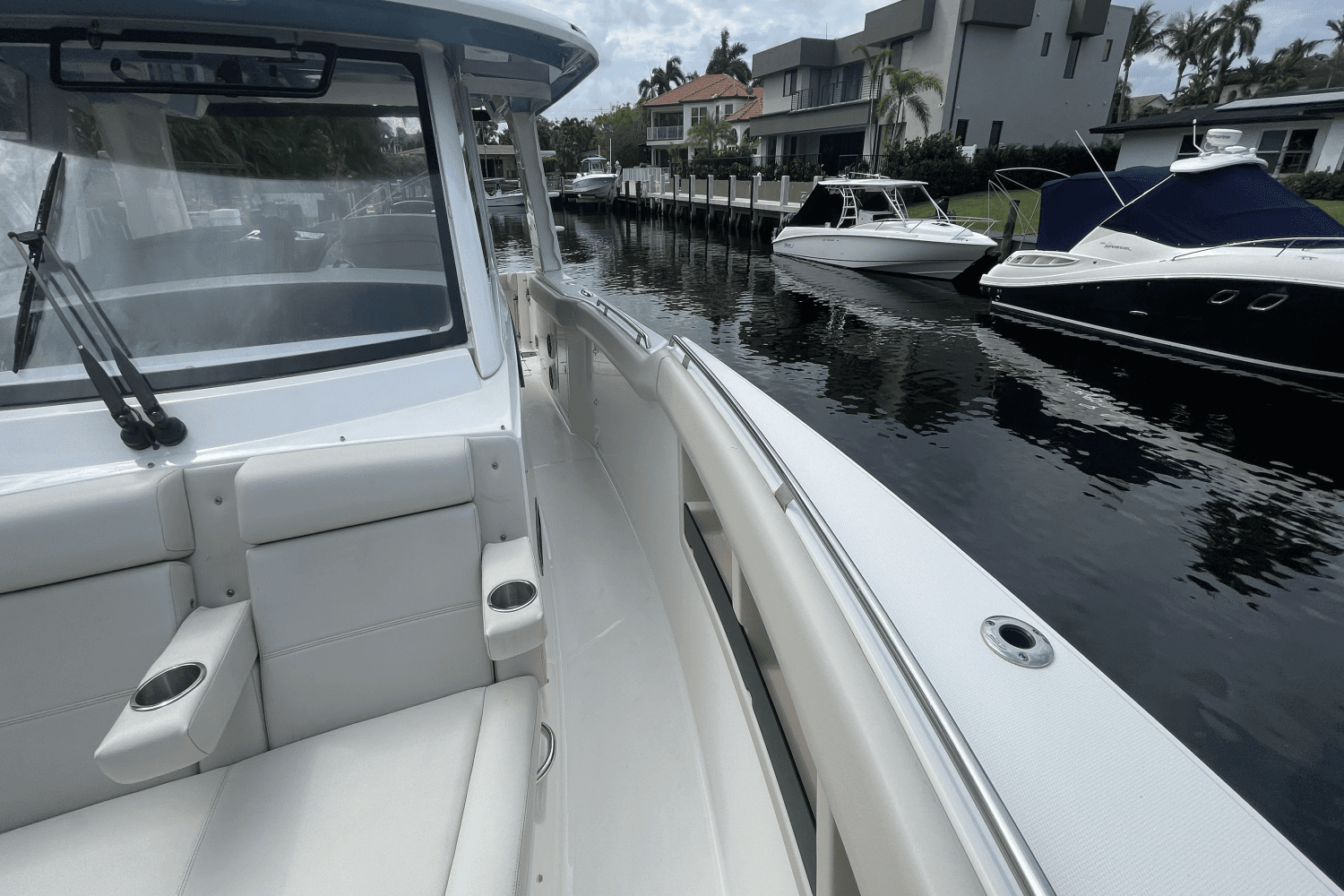 2022 Boston Whaler 350 REALM Image Thumbnail #14