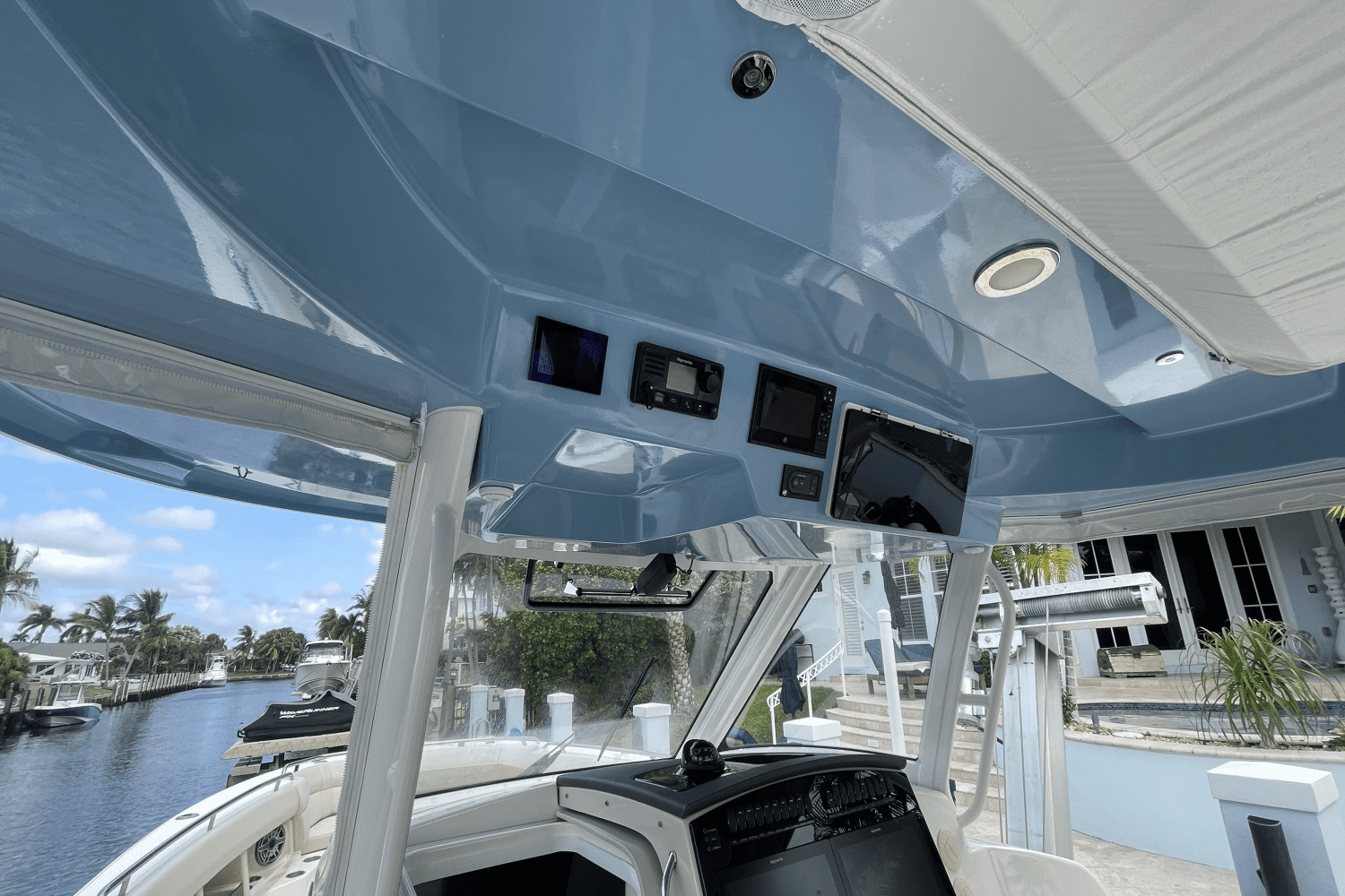 2022 Boston Whaler 350 REALM Image Thumbnail #23