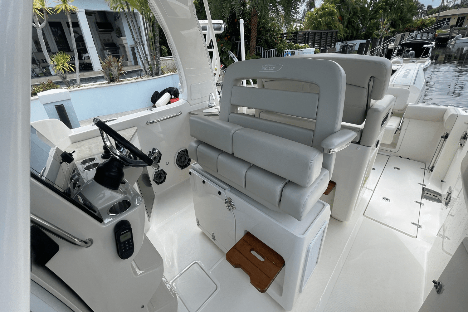 2022 Boston Whaler 350 REALM Image Thumbnail #19