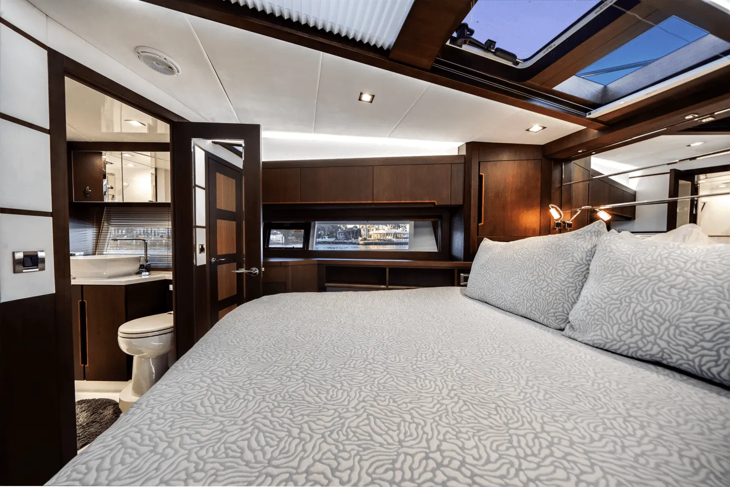 2018 Galeon 560 SKY Image Thumbnail #12