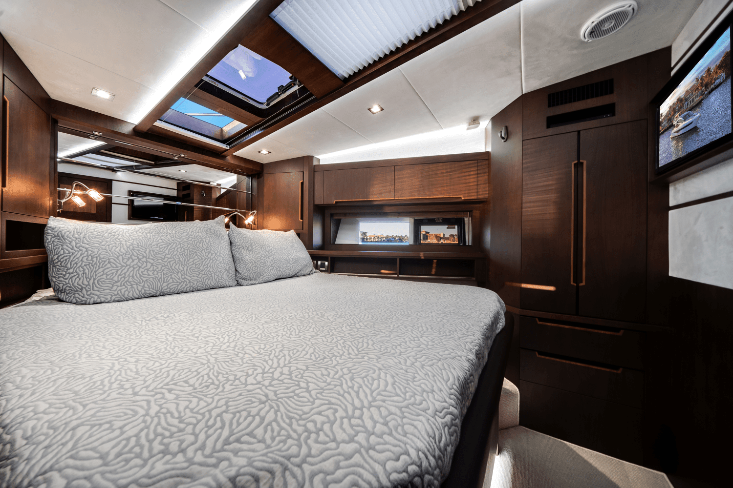 2018 Galeon 560 FLY Image Thumbnail #11