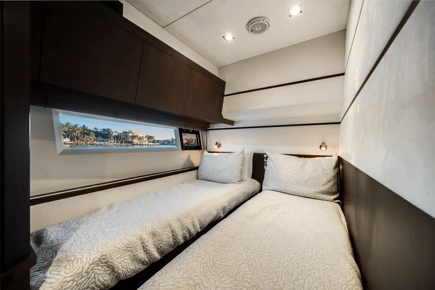 2018 Galeon
                                                             560 SKY Image Thumbnail #14