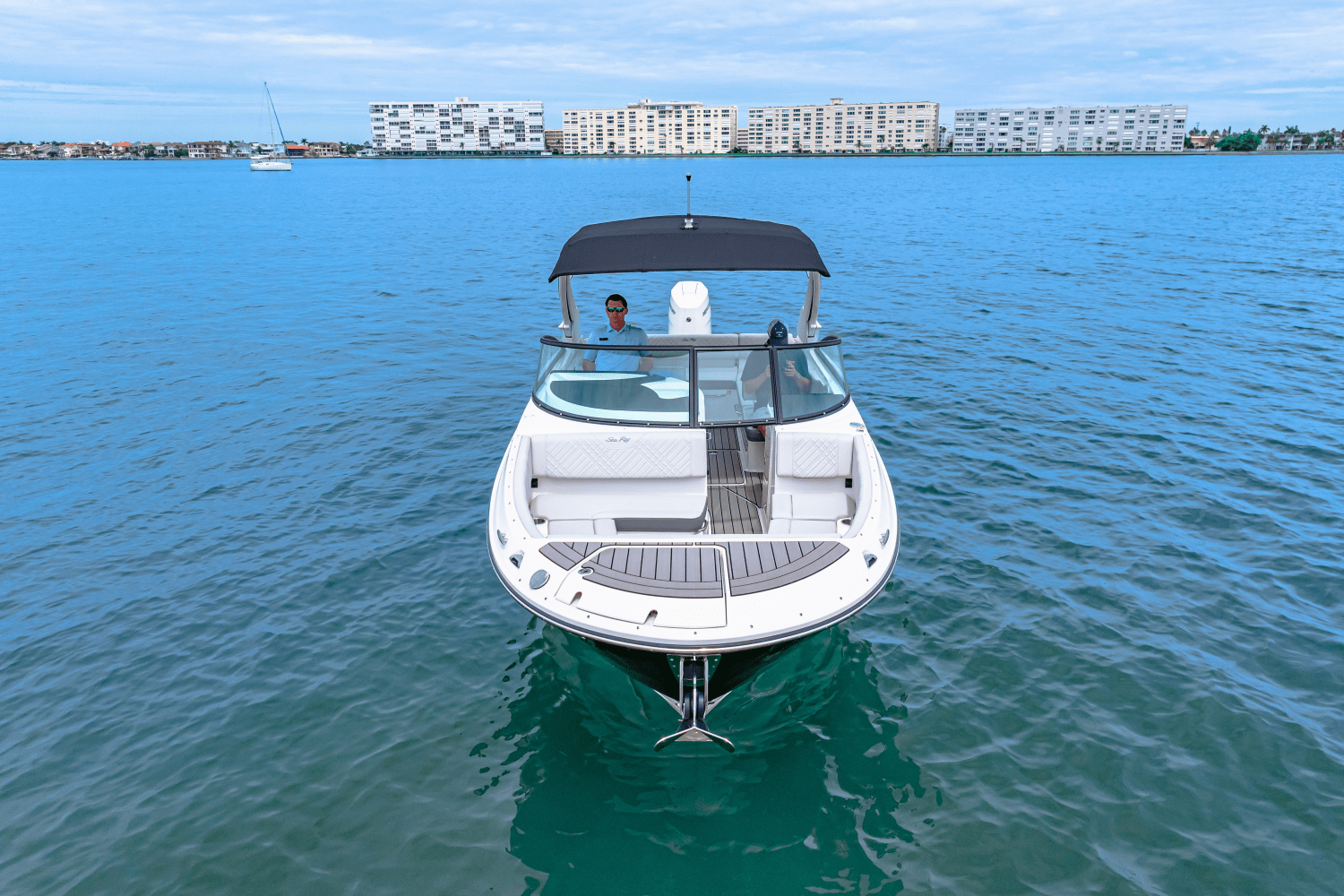 2025 Sea Ray SDX 270 Outboard Image Thumbnail #5