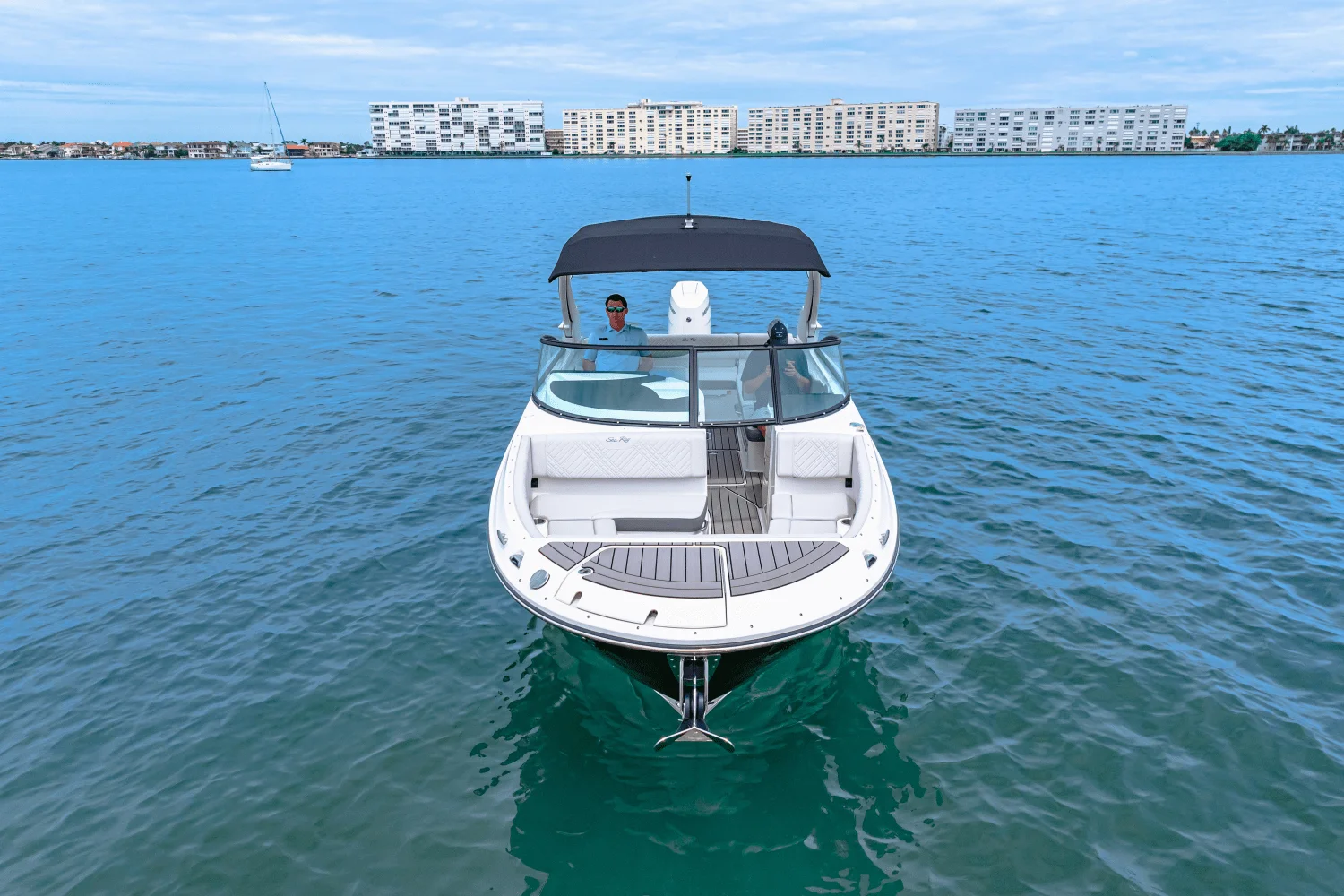 2025 Sea Ray SDX 270 Outboard Image Thumbnail #5