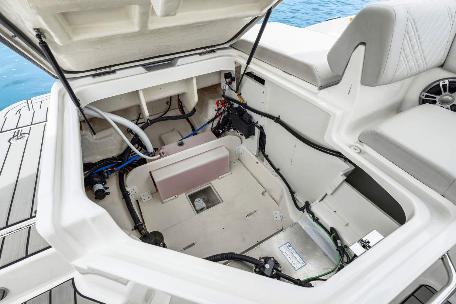 2025 Sea Ray SDX 270 Outboard Image Thumbnail #55