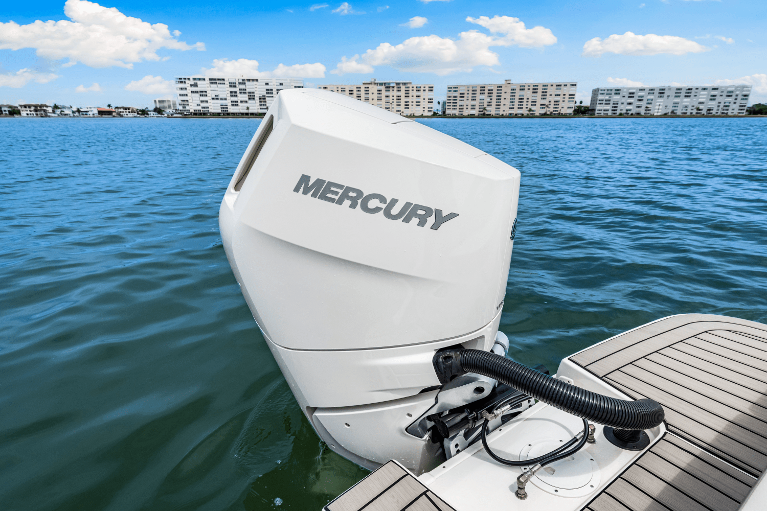 2025 Sea Ray SDX 270 Outboard Image Thumbnail #37