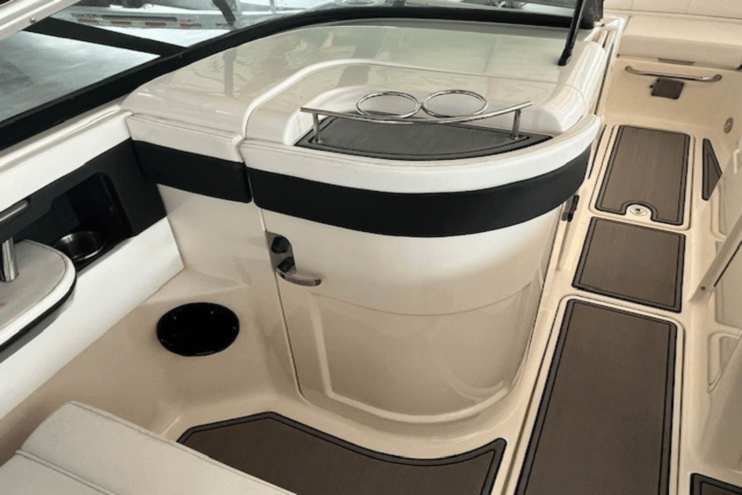 2015 Sea Ray 240 SUNDECK OUTBOARD Image Thumbnail #5