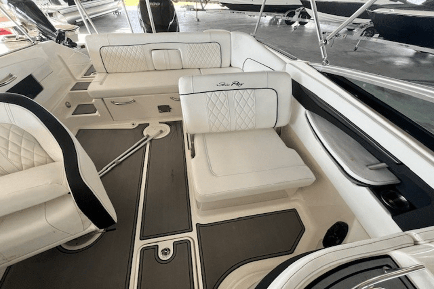 2015 Sea Ray 240 SUNDECK OUTBOARD Image Thumbnail #12