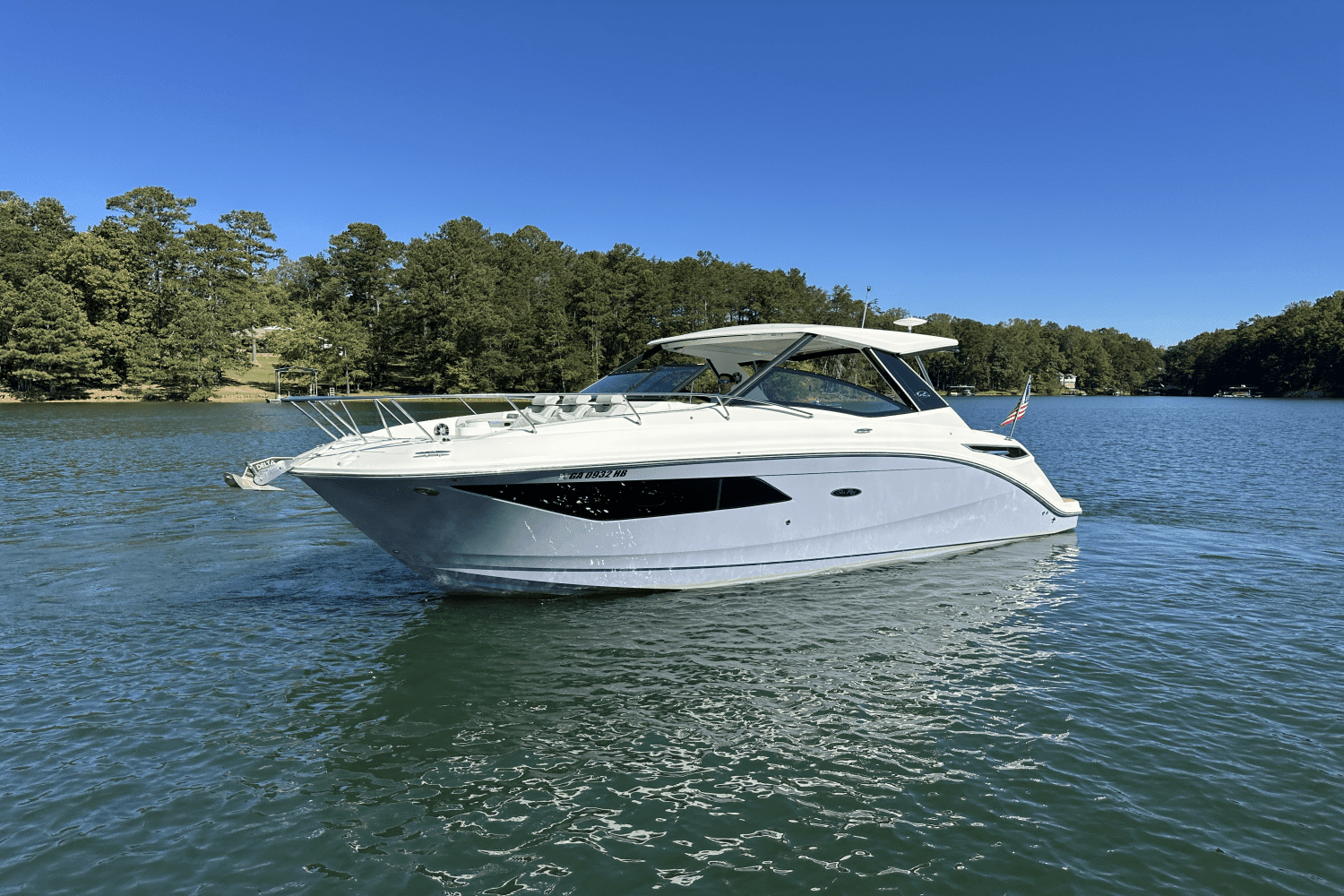 2022 Sea Ray 320 SUNDANCER Image Thumbnail #2