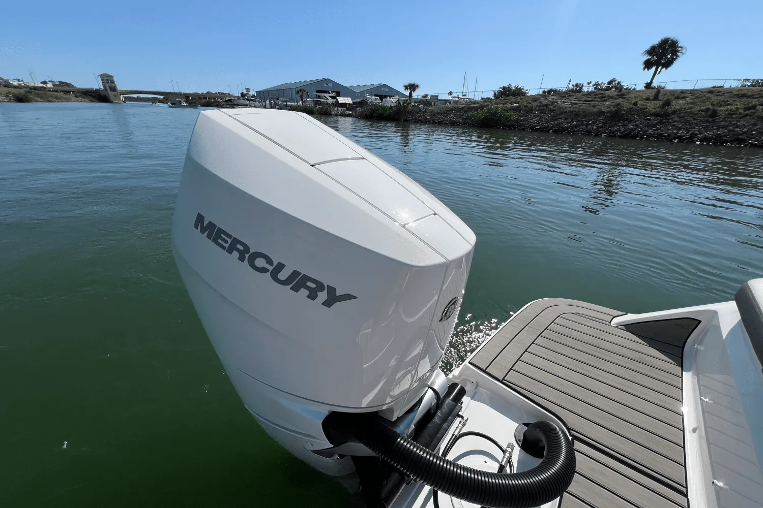 2025 Sea Ray SDX 270 Outboard Image Thumbnail #59
