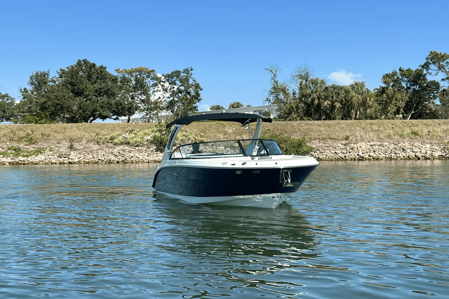 2025 Sea Ray SDX 270 Outboard Image Thumbnail #9