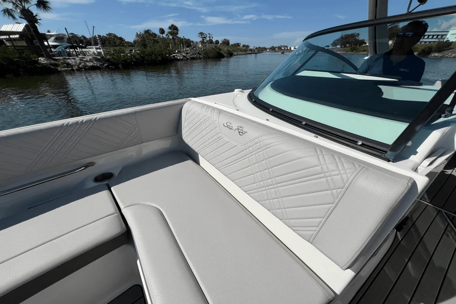 2025 Sea Ray SDX 270 Outboard Image Thumbnail #91