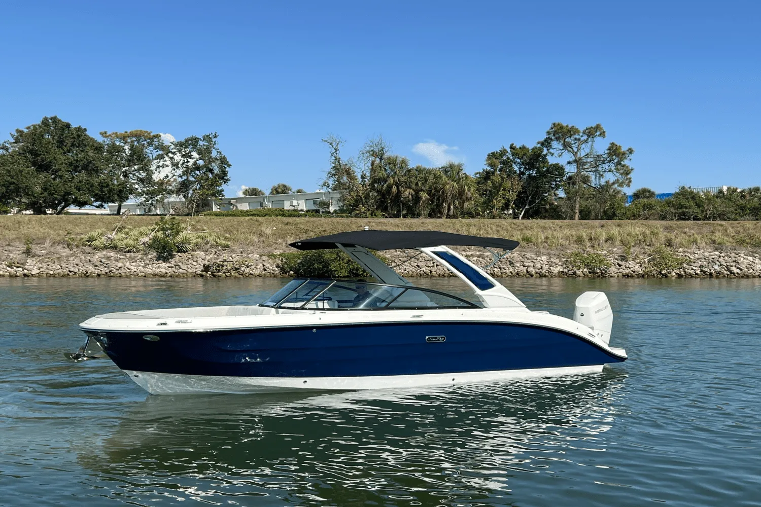 2025 Sea Ray SDX 270 Outboard Image Thumbnail #25