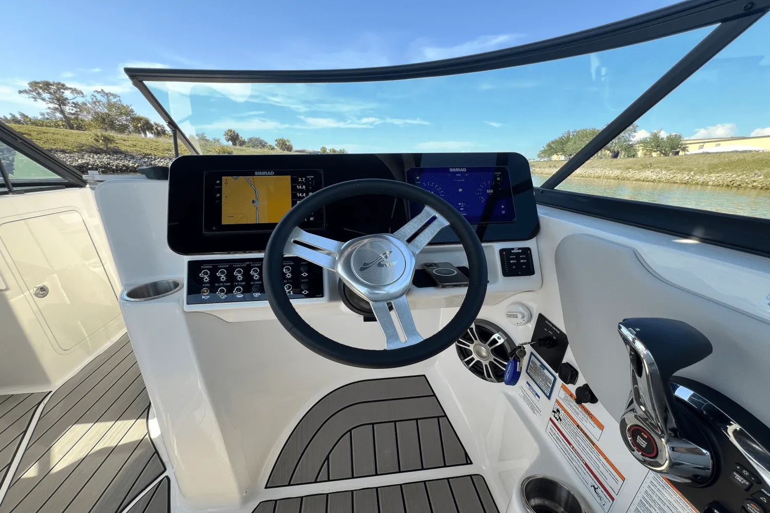 2025 Sea Ray SDX 270 Outboard Image Thumbnail #60