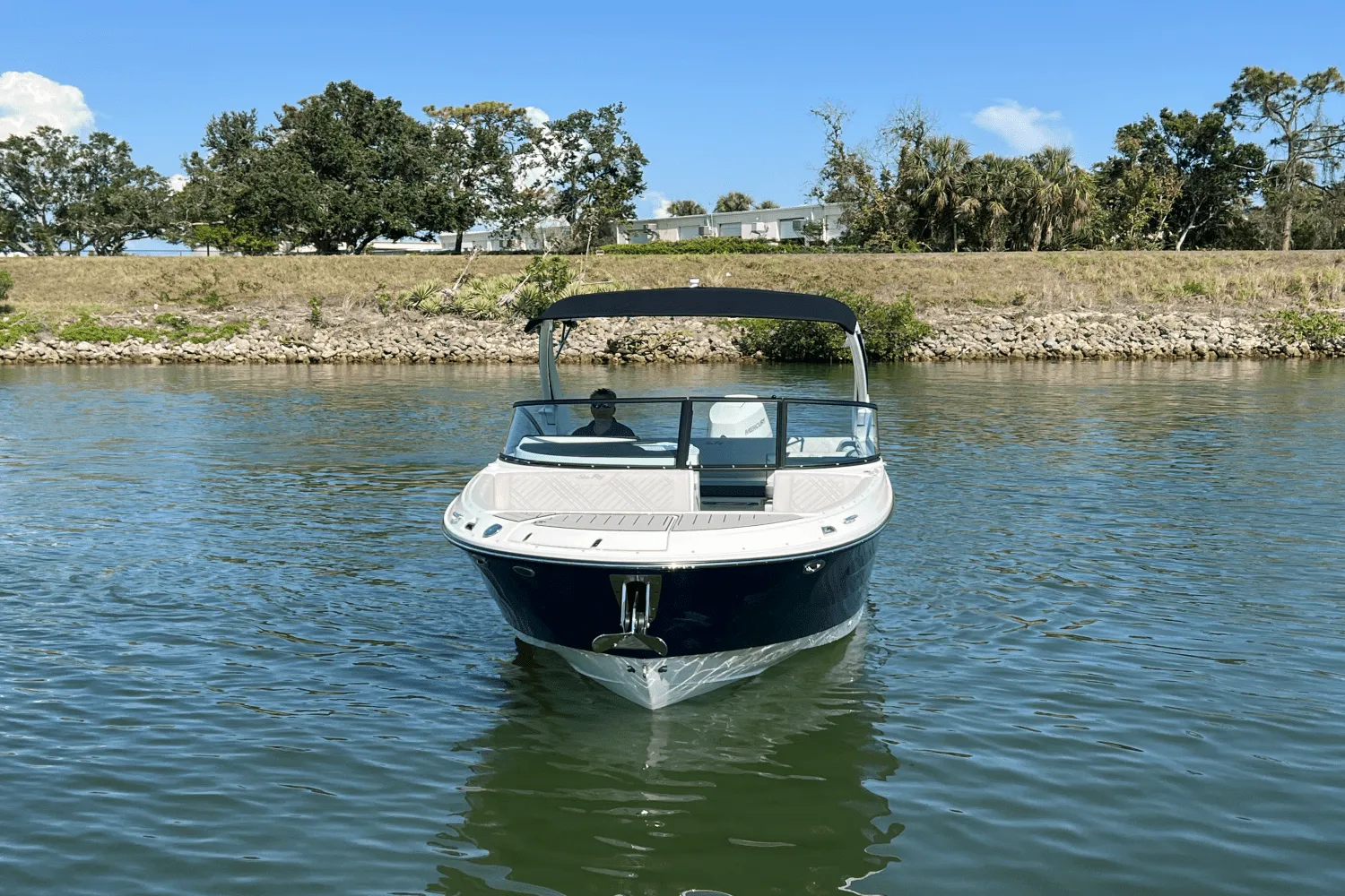 2025 Sea Ray SDX 270 Outboard Image Thumbnail #11