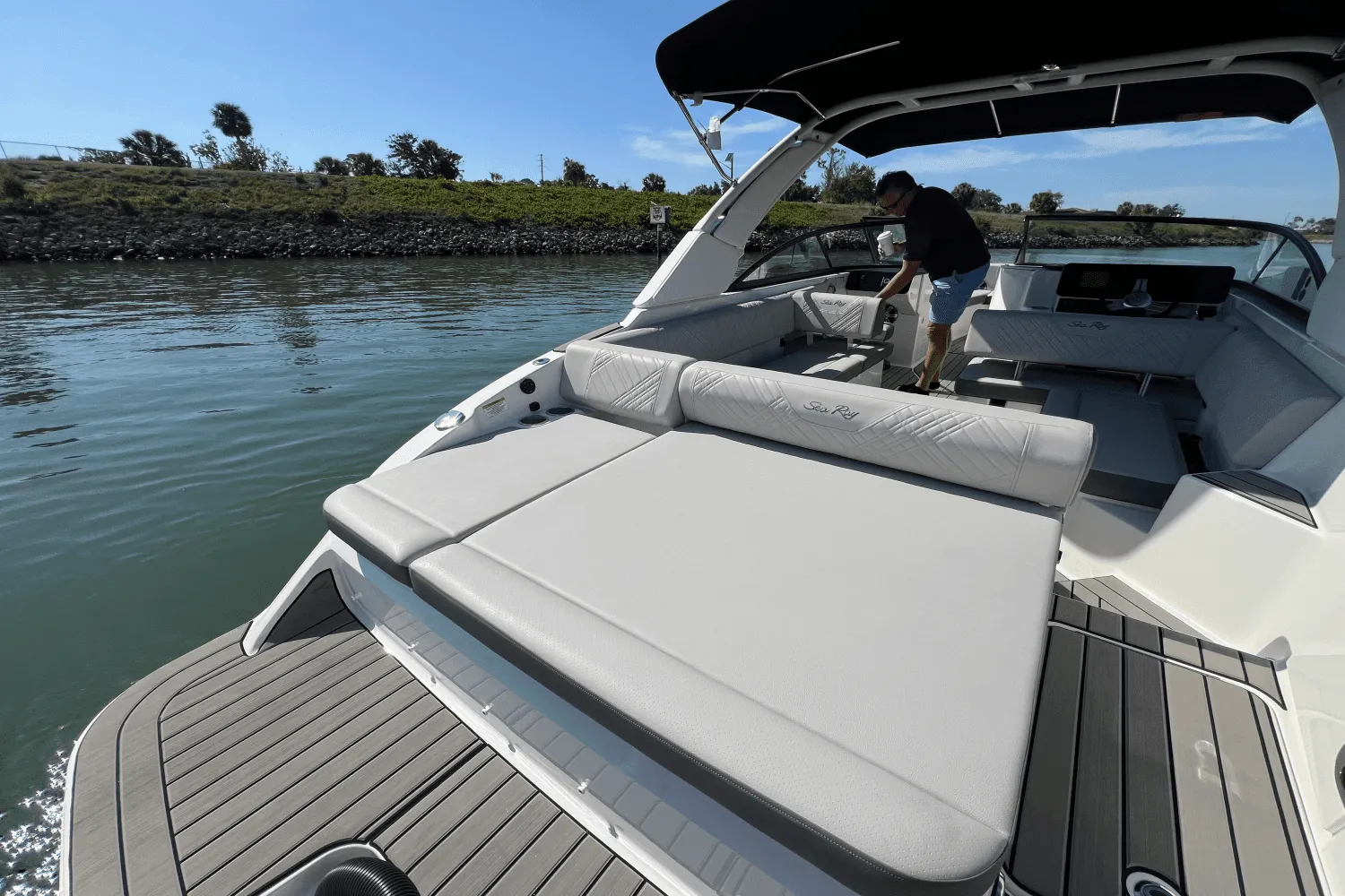 2025 Sea Ray SDX 270 Outboard Image Thumbnail #58