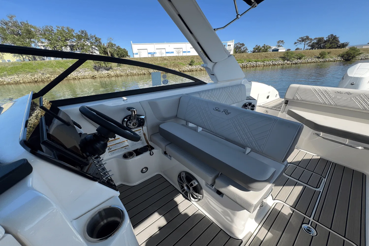 2025 Sea Ray SDX 270 Outboard Image Thumbnail #64