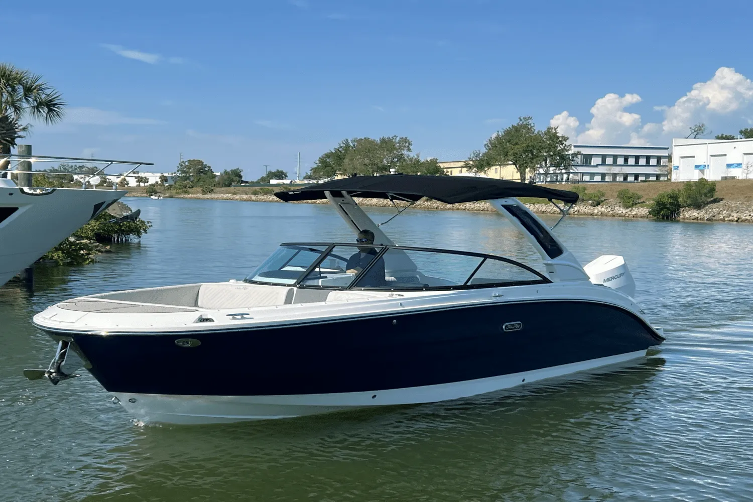 2025 Sea Ray SDX 270 Outboard Image Thumbnail #45