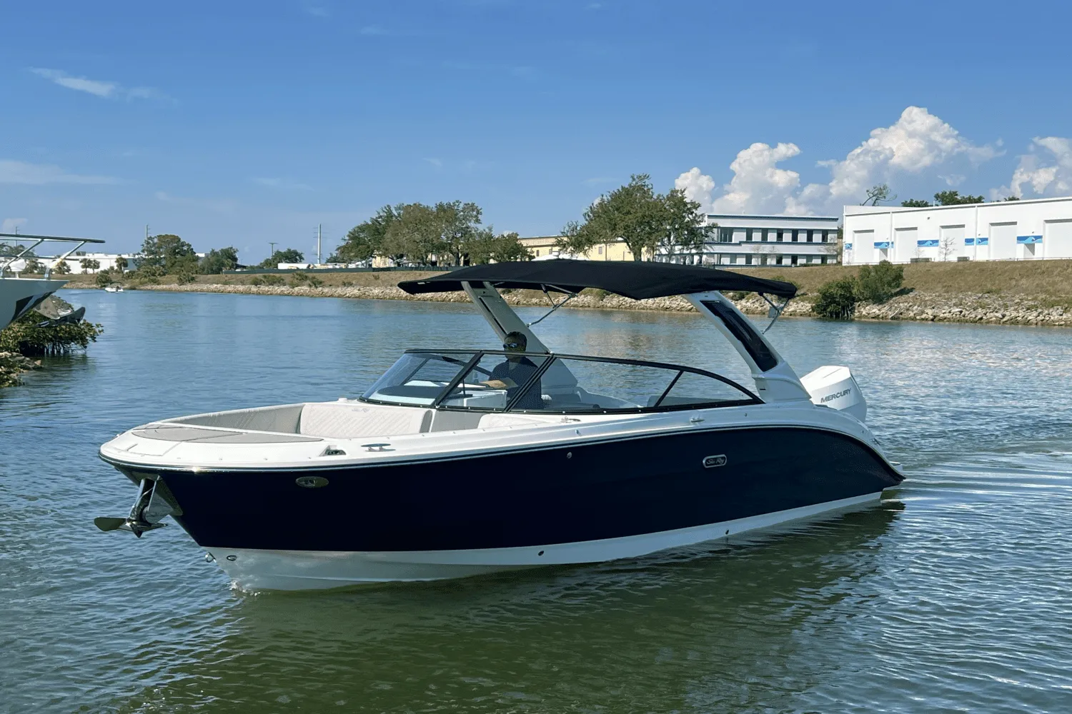 2025 Sea Ray SDX 270 Outboard Image Thumbnail #44