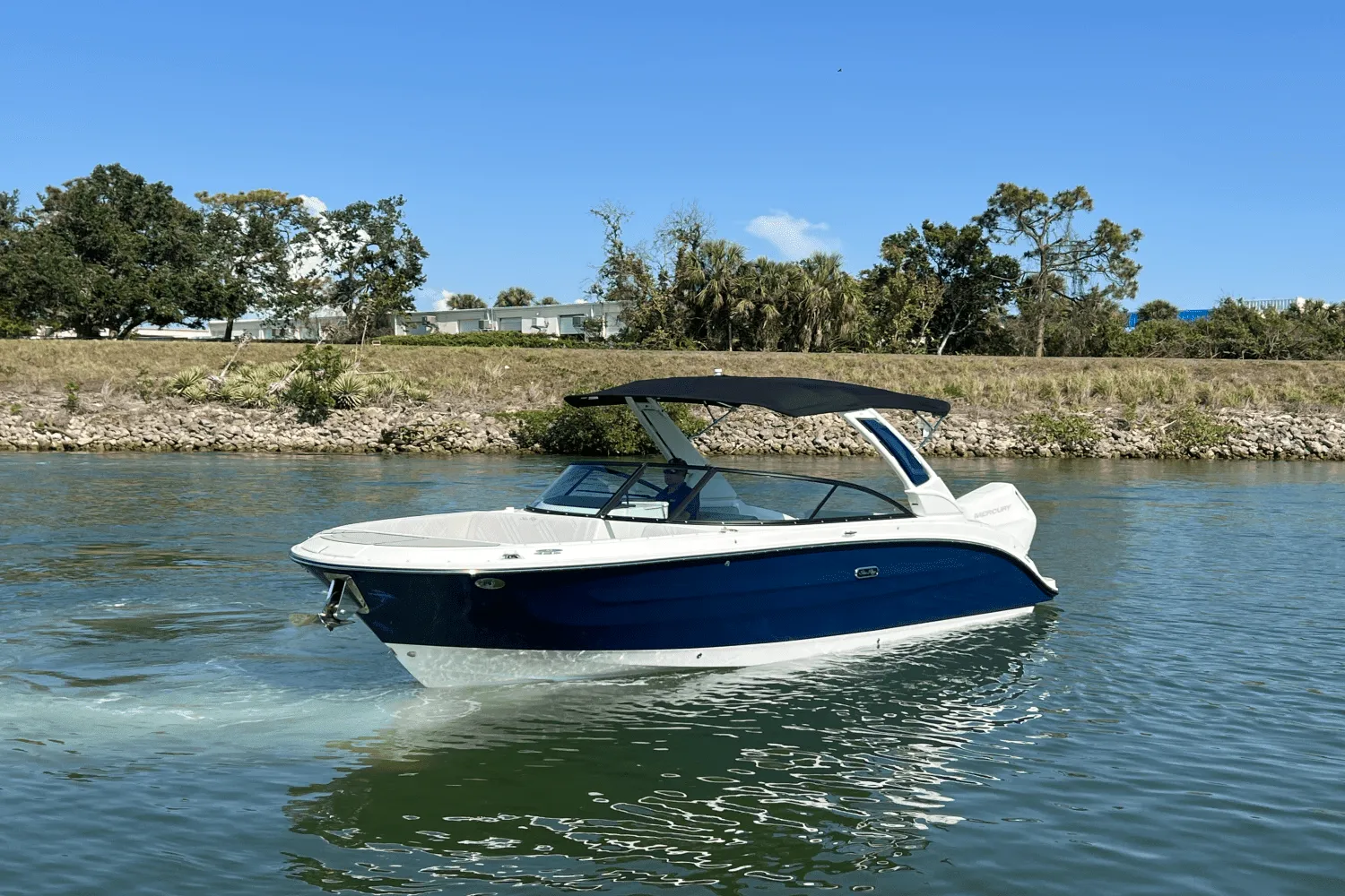 2025 Sea Ray SDX 270 Outboard Image Thumbnail #23