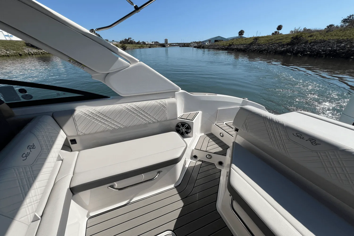 2025 Sea Ray SDX 270 Outboard Image Thumbnail #74