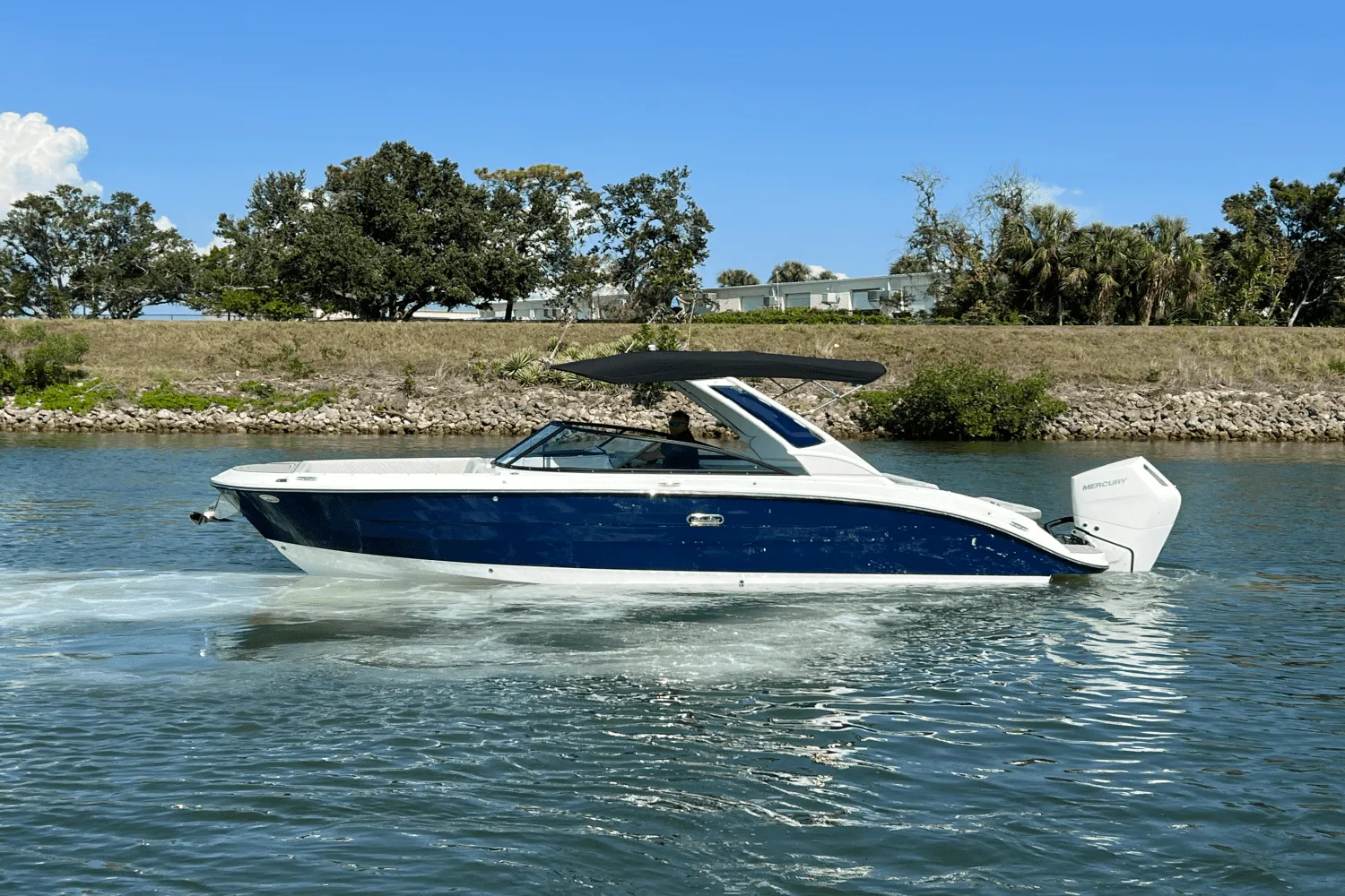 2025 Sea Ray SDX 270 Outboard Image Thumbnail #38