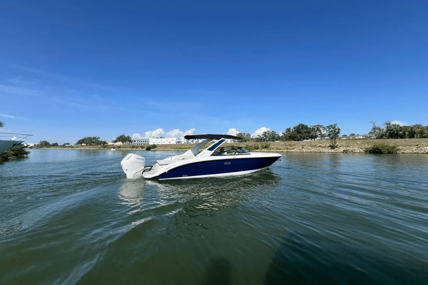2025 Sea Ray SDX 270 Outboard Image Thumbnail #1