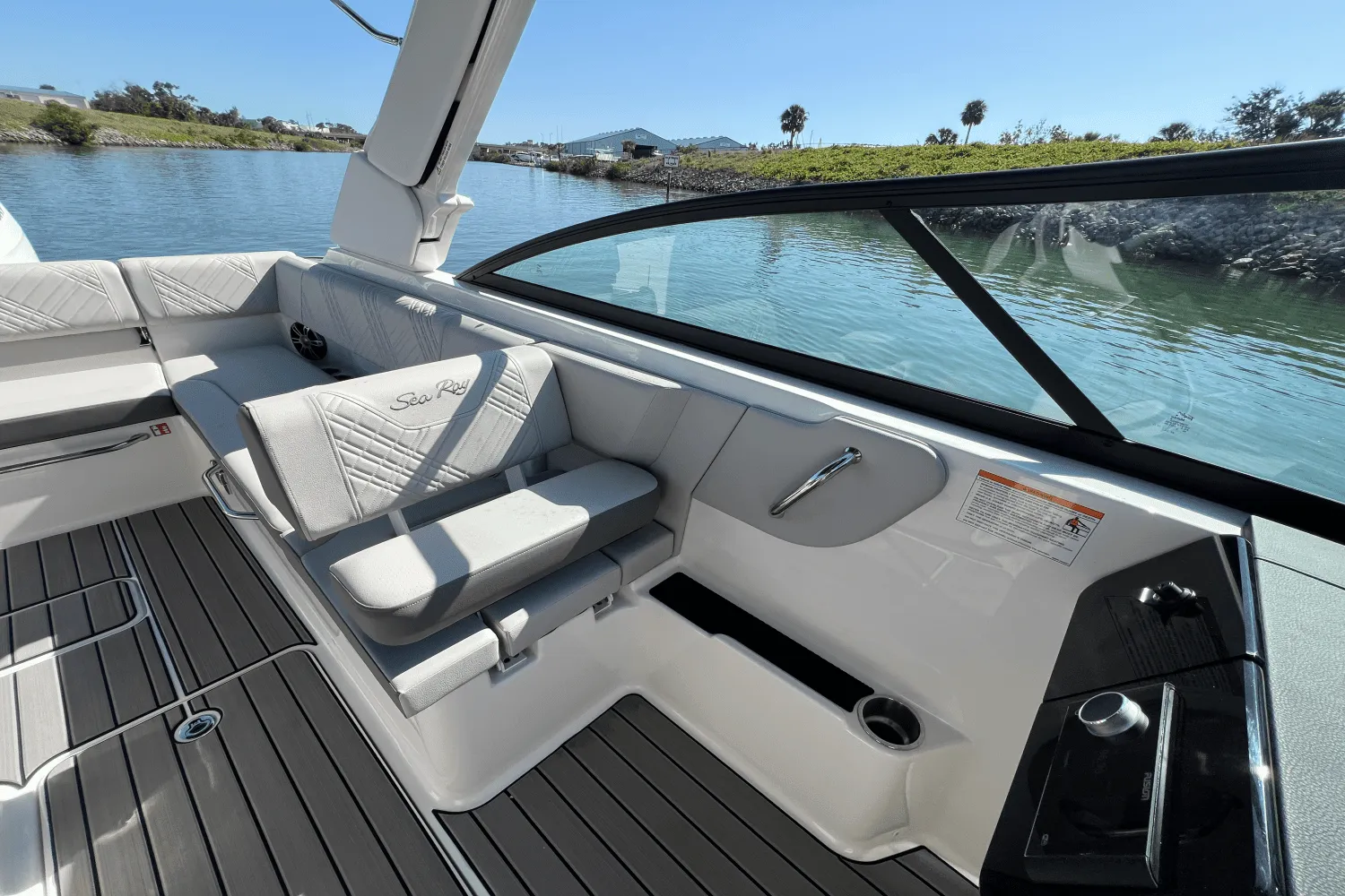 2025 Sea Ray SDX 270 Outboard Image Thumbnail #69