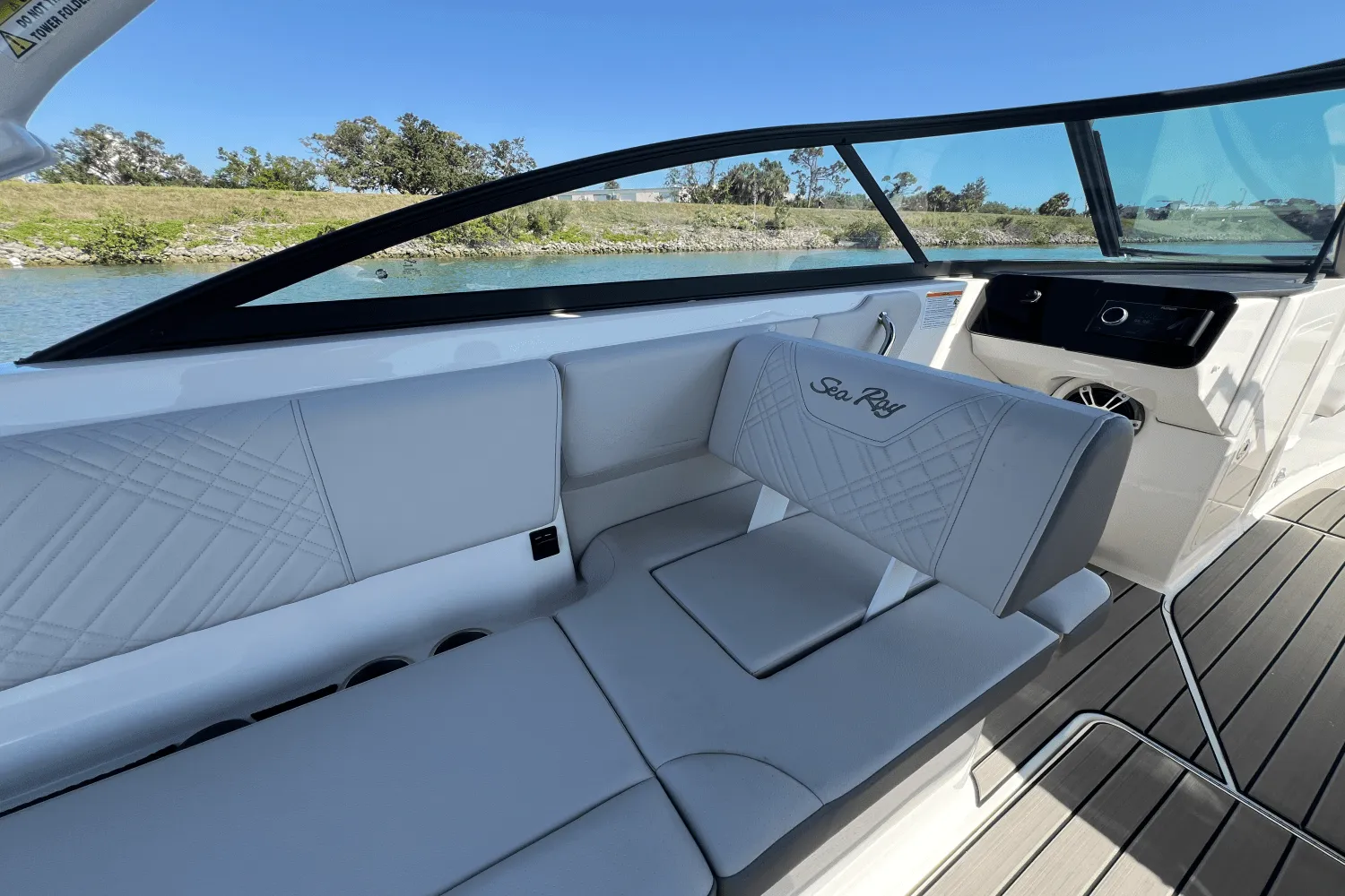 2025 Sea Ray SDX 270 Outboard Image Thumbnail #87