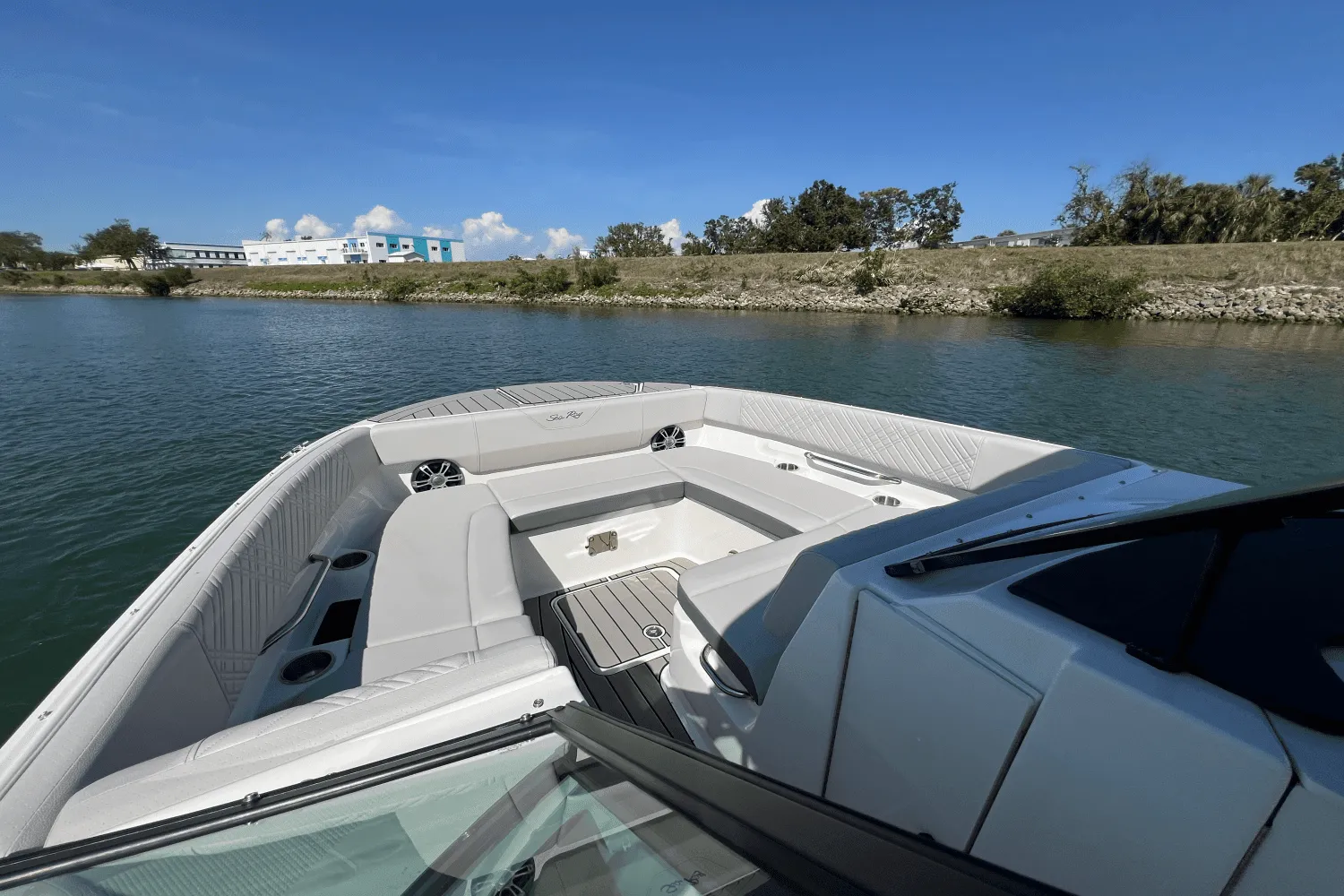 2025 Sea Ray SDX 270 Outboard Image Thumbnail #48