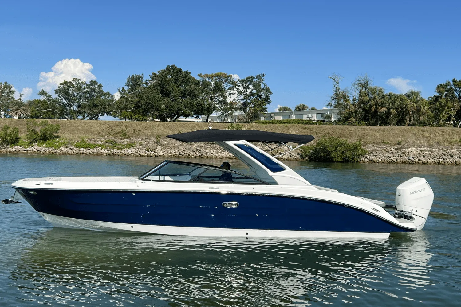 2025 Sea Ray SDX 270 Outboard Image Thumbnail #29