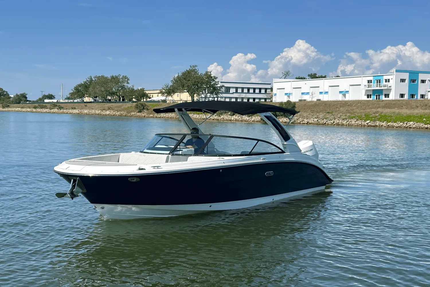 2025 Sea Ray SDX 270 Outboard Image Thumbnail #43