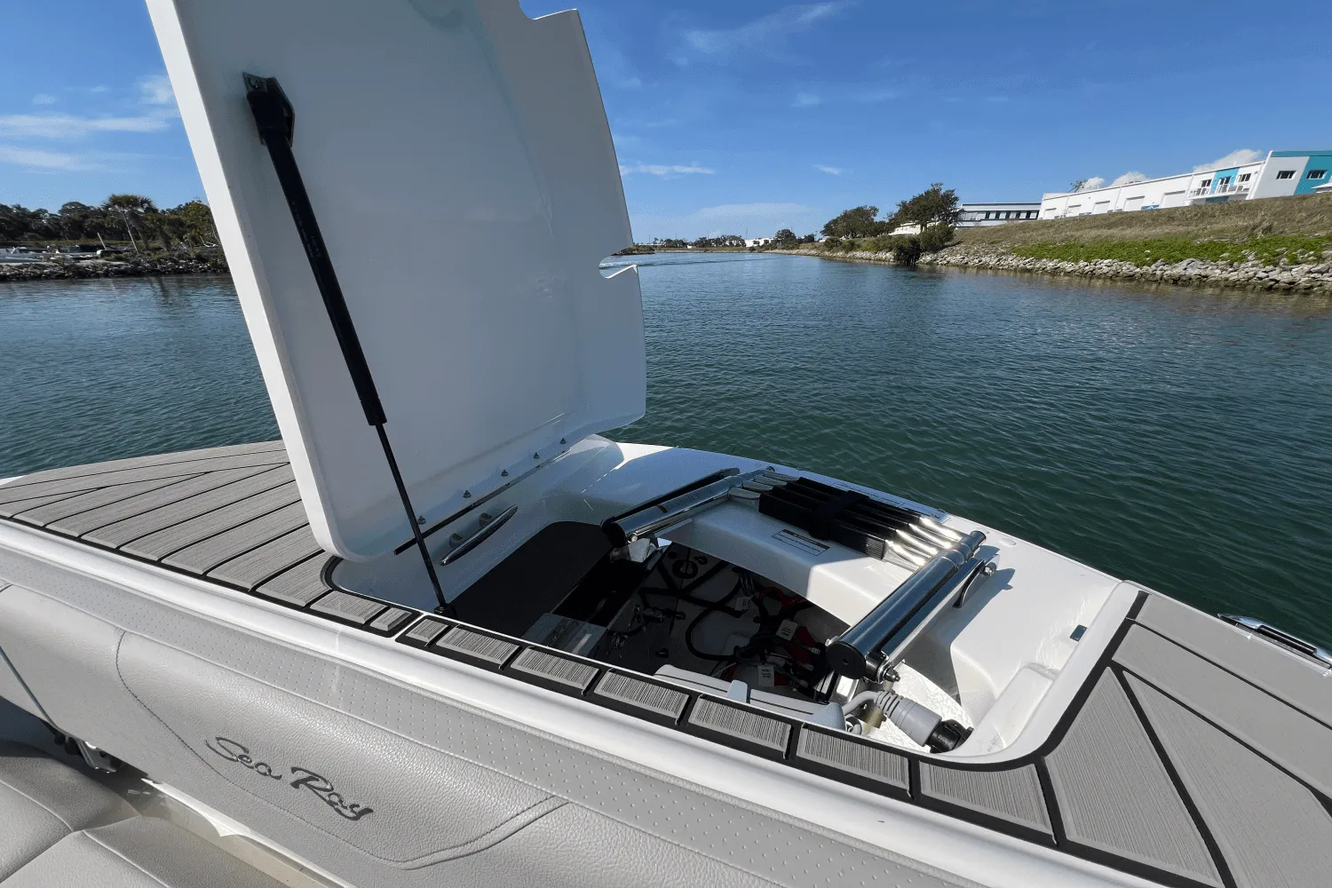 2025 Sea Ray SDX 270 Outboard Image Thumbnail #52