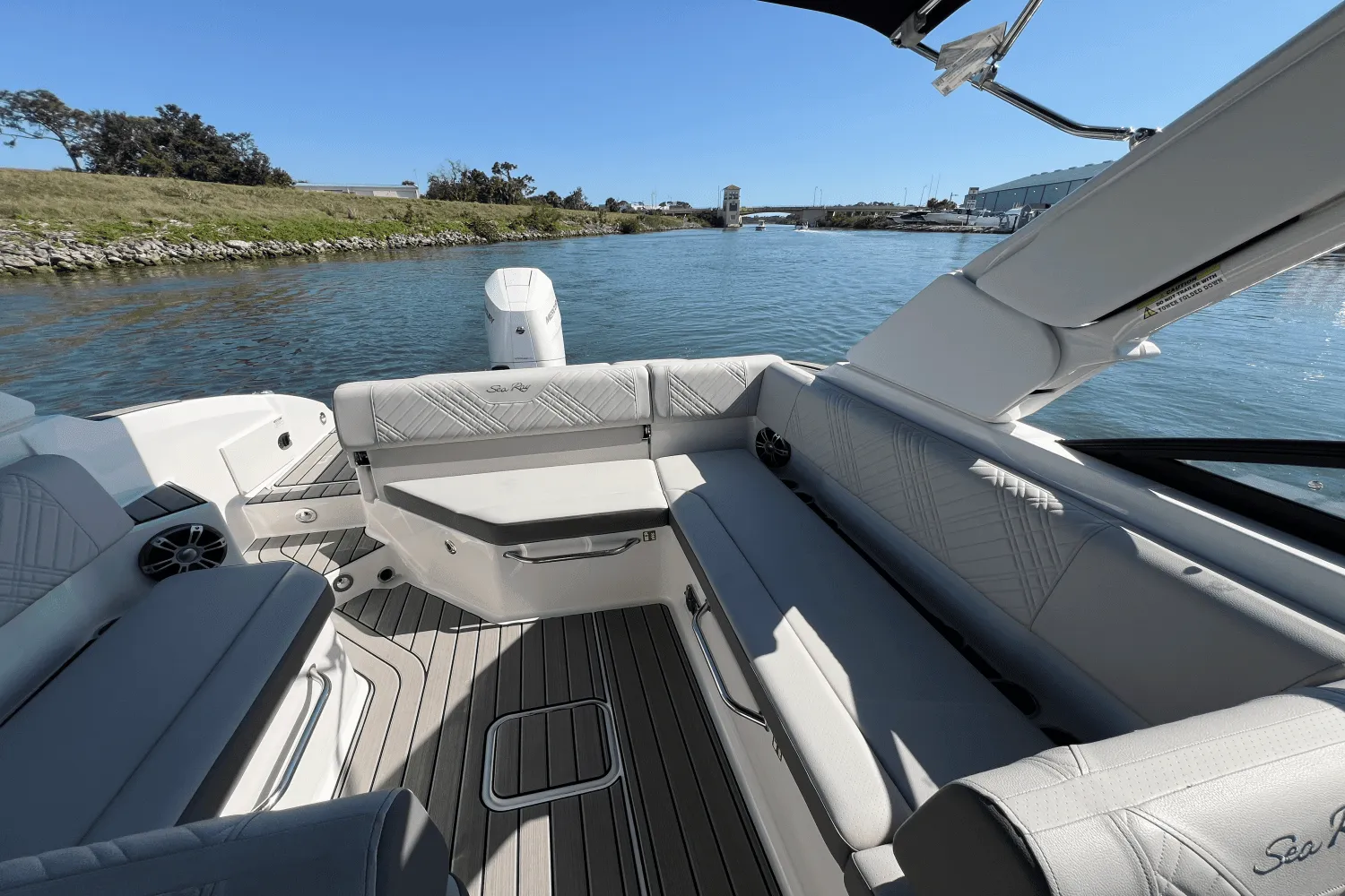 2025 Sea Ray SDX 270 Outboard Image Thumbnail #57