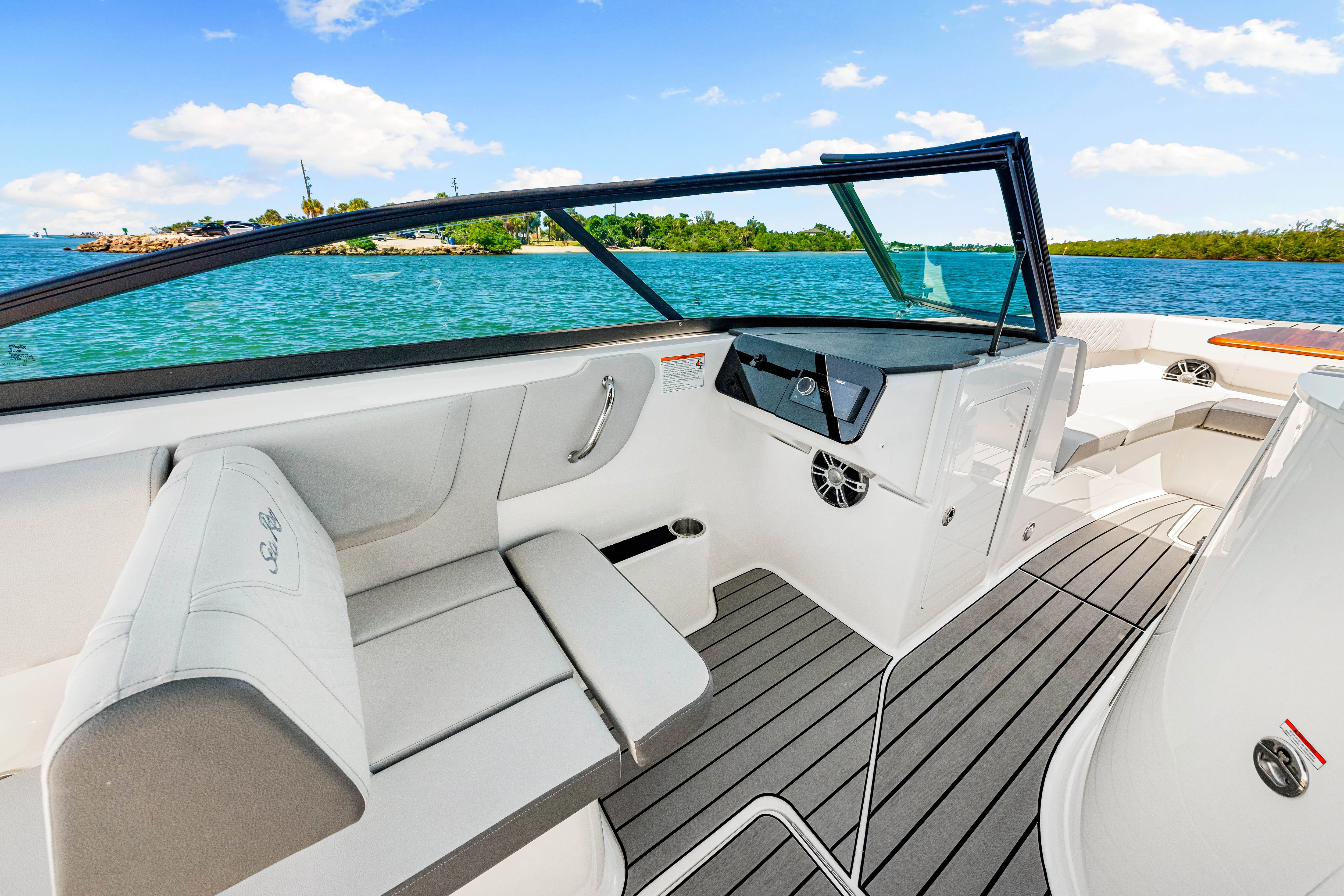 2025 Sea Ray SDX 270 Outboard Image Thumbnail #35