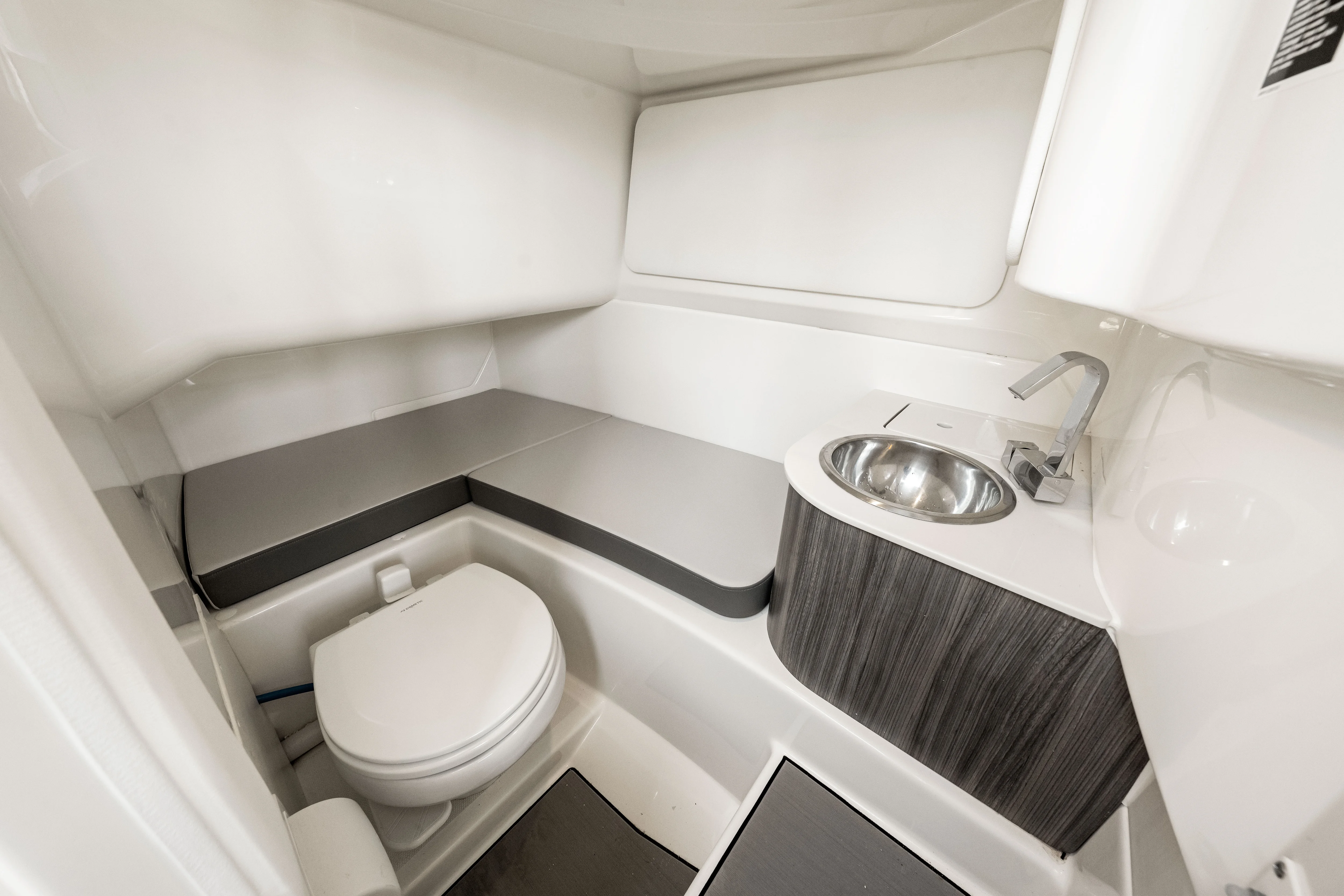 2025 Sea Ray SDX 270 Outboard Image Thumbnail #41