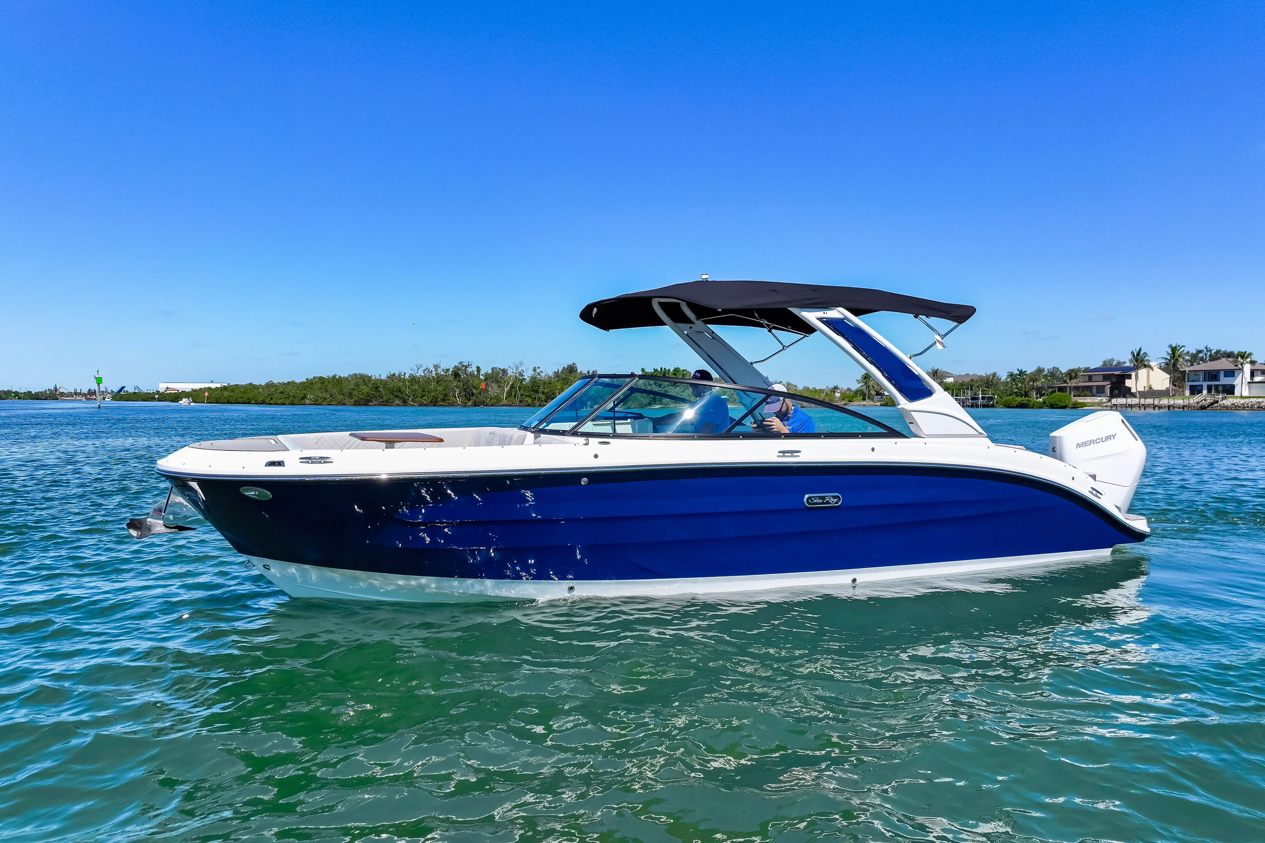 2025 Sea Ray SDX 270 Outboard Image Thumbnail #7