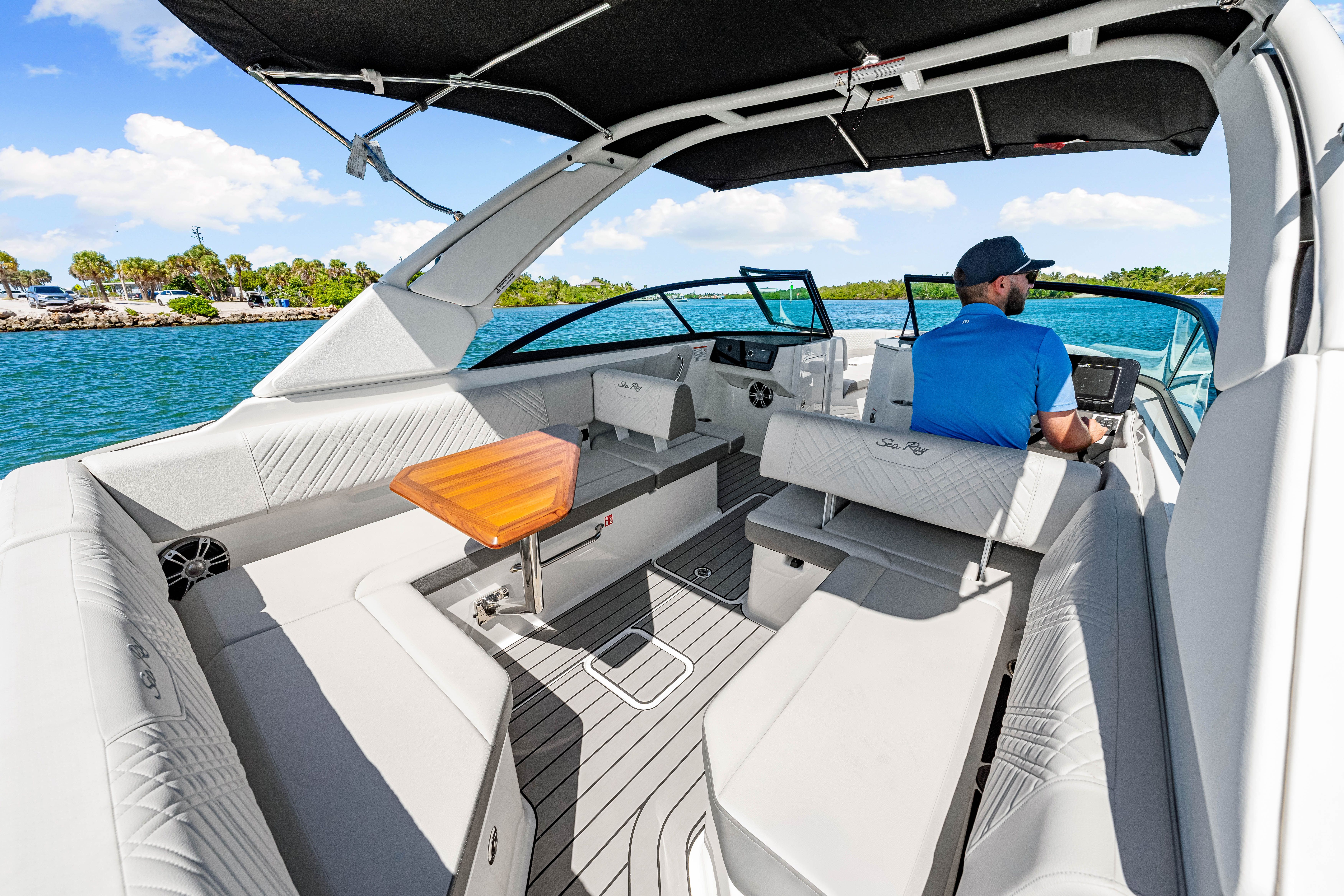 2025 Sea Ray SDX 270 Outboard Image Thumbnail #27