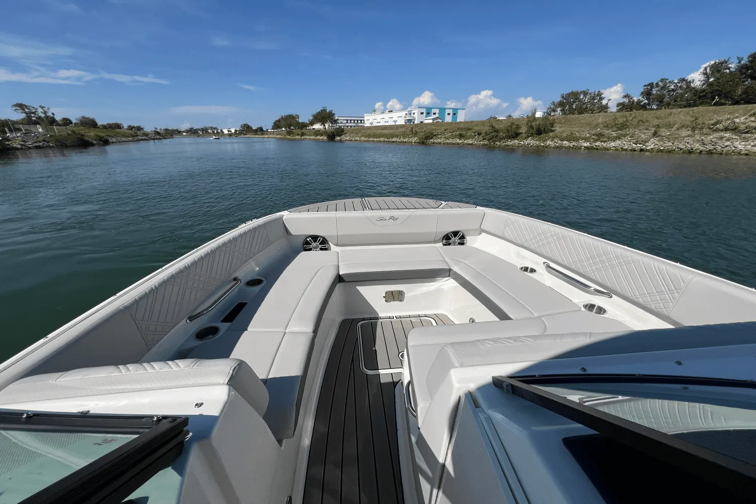 2025 Sea Ray SDX 270 Outboard Image Thumbnail #47
