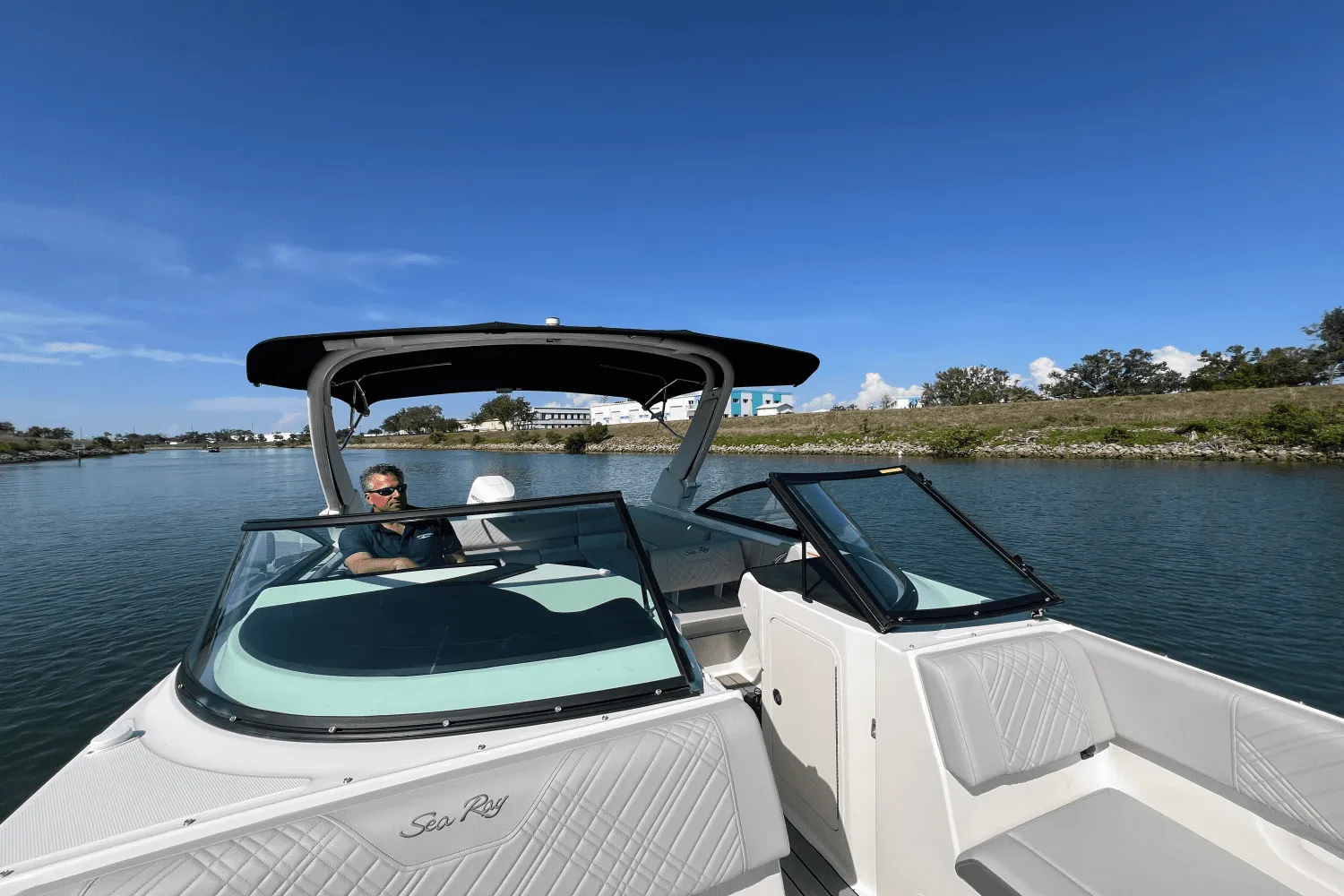 2025 Sea Ray SDX 270 Outboard Image Thumbnail #89