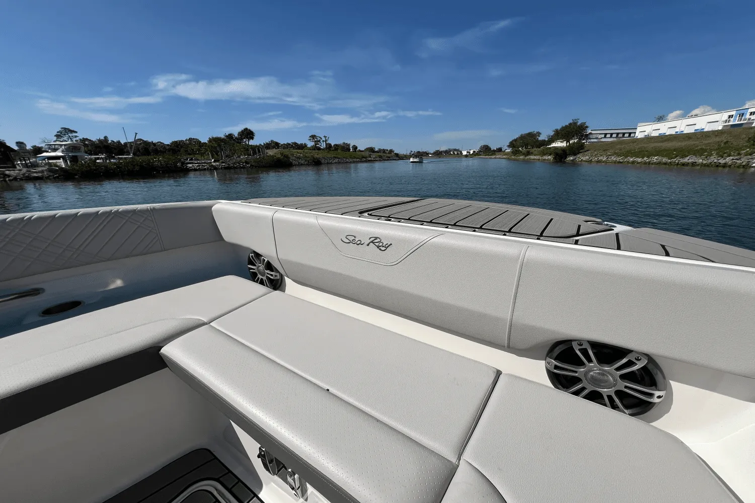 2025 Sea Ray SDX 270 Outboard Image Thumbnail #51