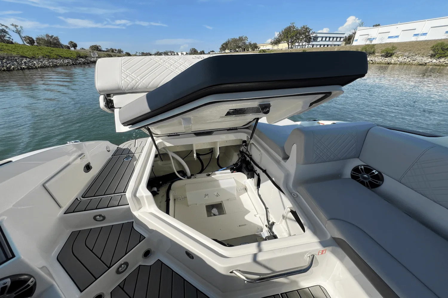 2025 Sea Ray SDX 270 Outboard Image Thumbnail #83