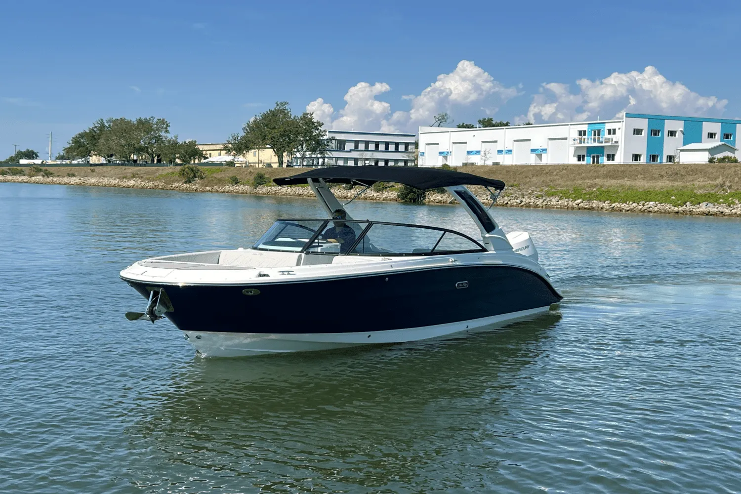 2025 Sea Ray SDX 270 Outboard Image Thumbnail #42