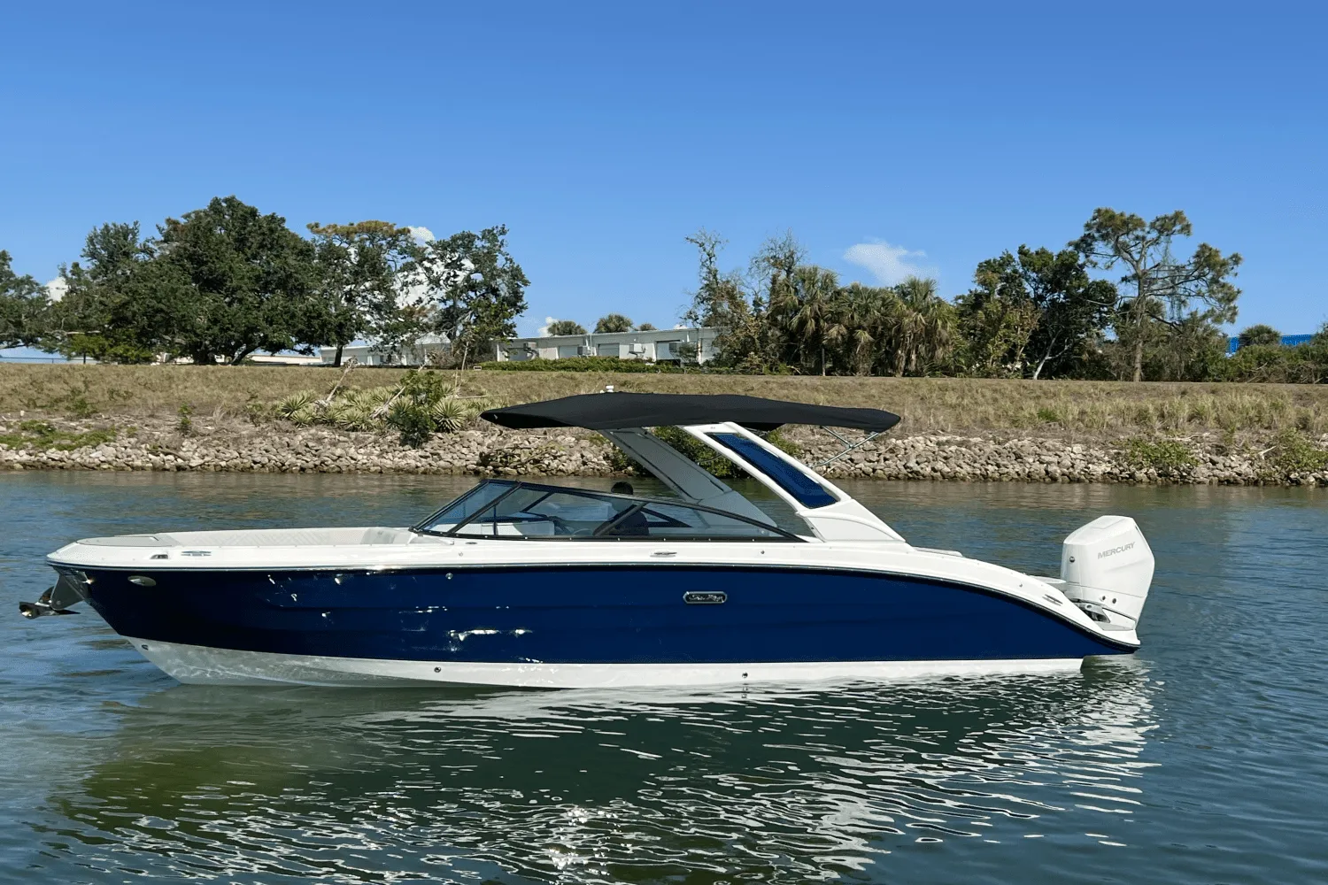 2025 Sea Ray SDX 270 Outboard Image Thumbnail #27