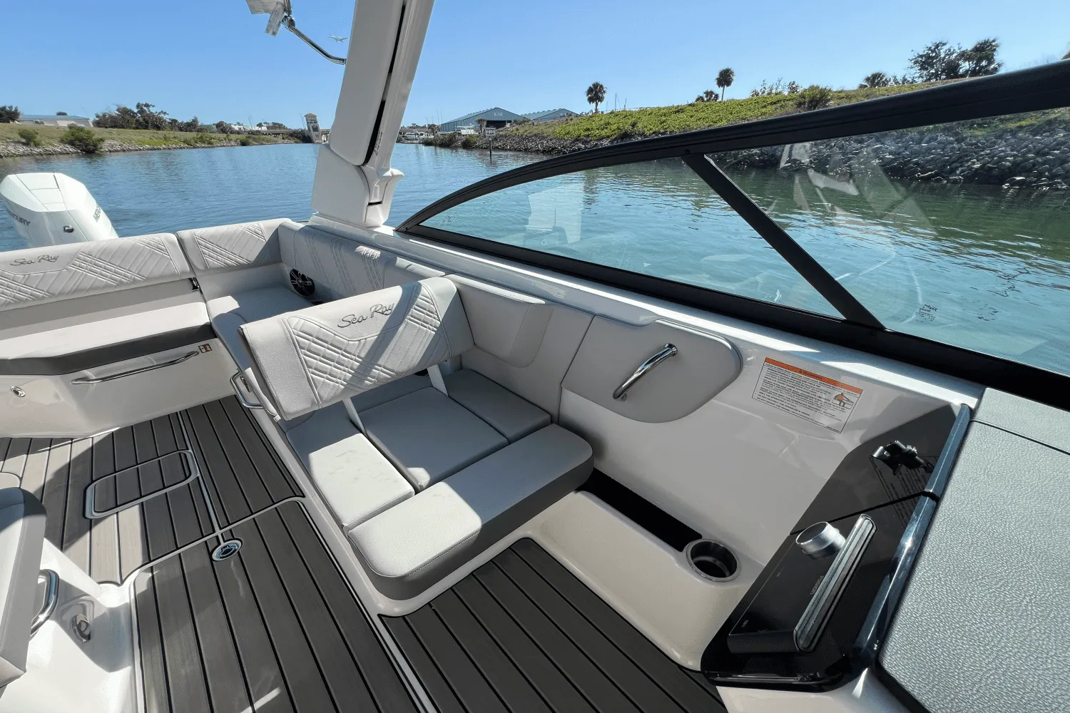 2025 Sea Ray SDX 270 Outboard Image Thumbnail #70