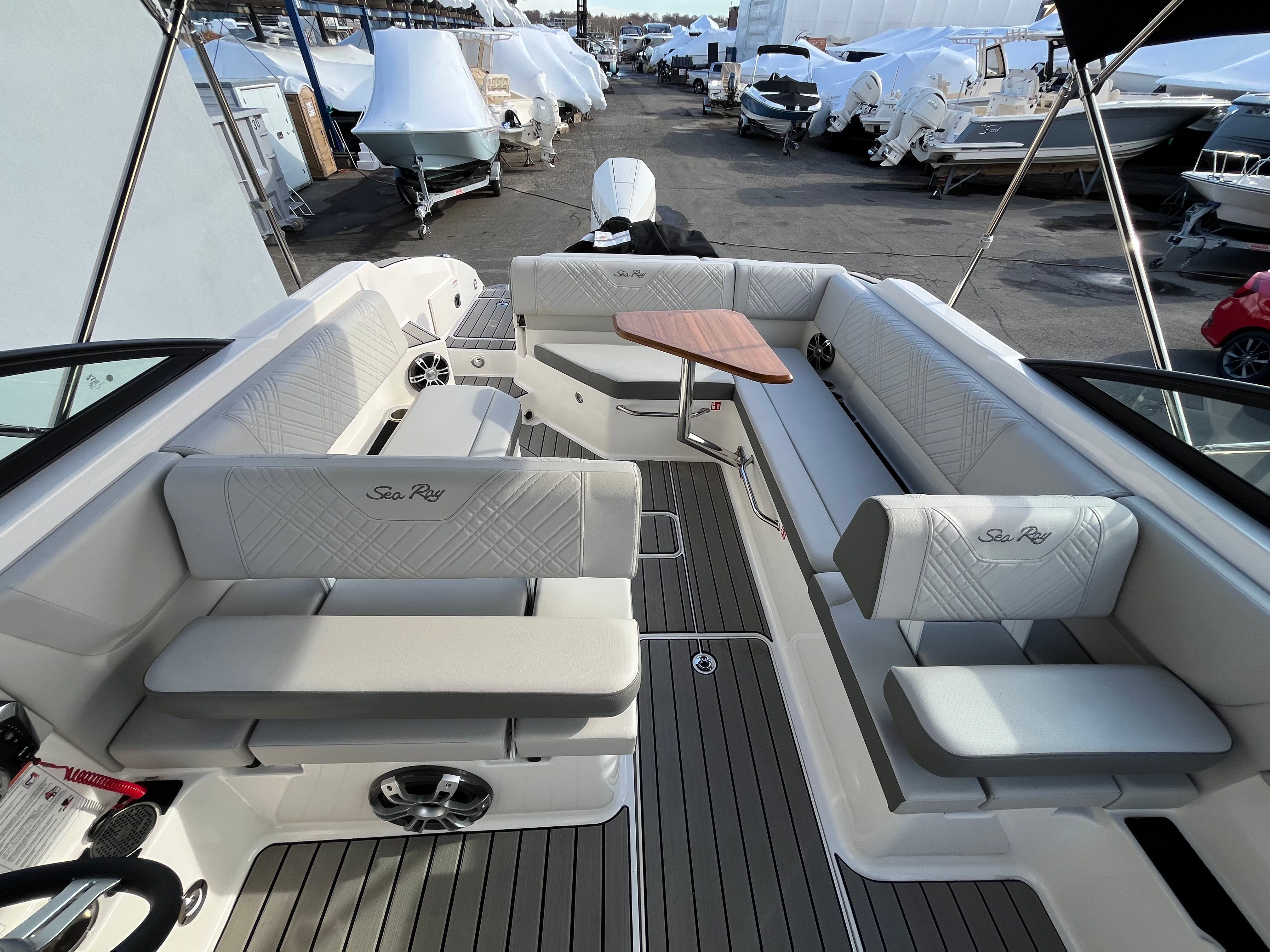 2025 Sea Ray SDX 270 Outboard Image Thumbnail #14