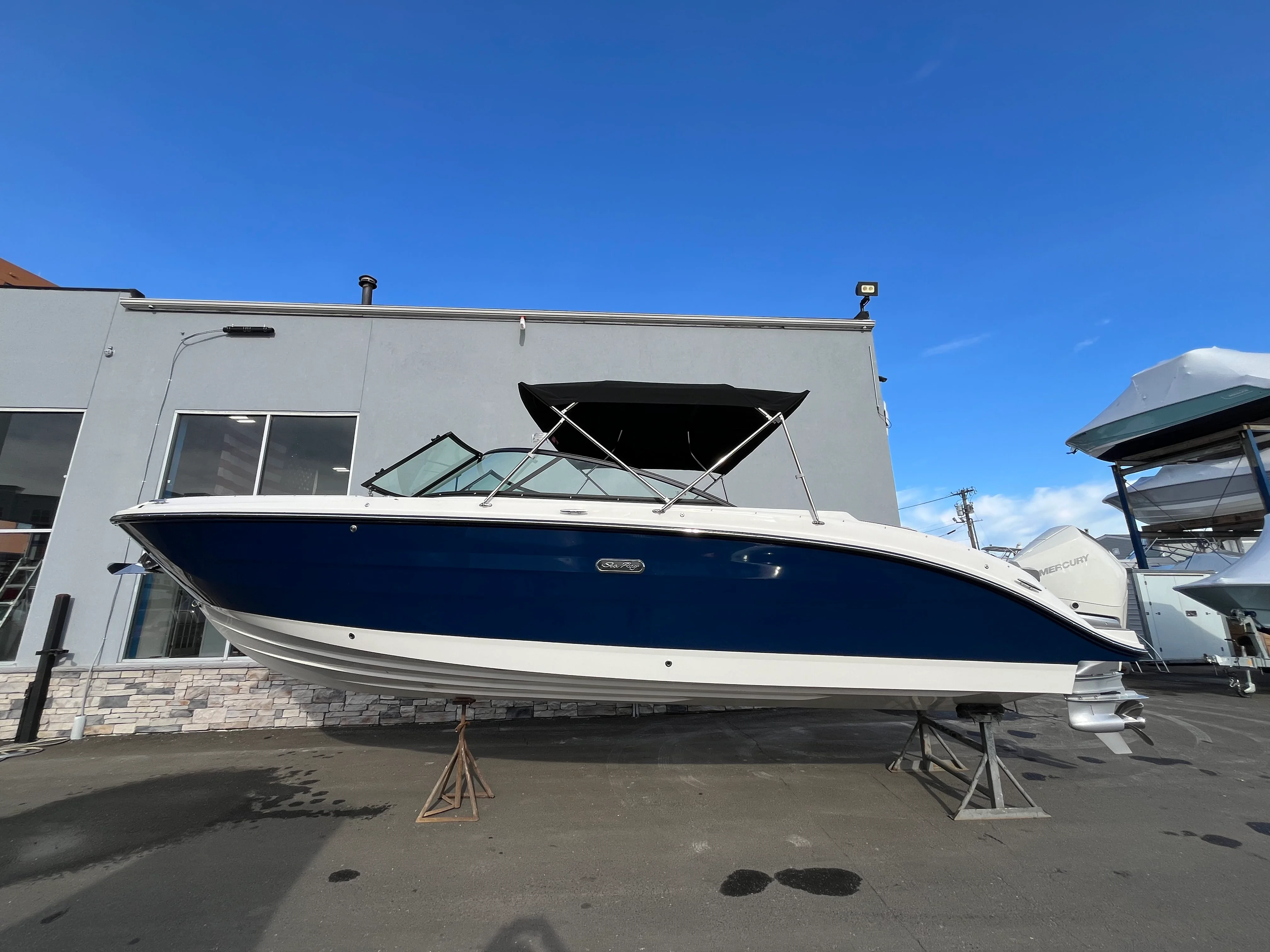 2025 Sea Ray SDX 270 Outboard Image Thumbnail #32